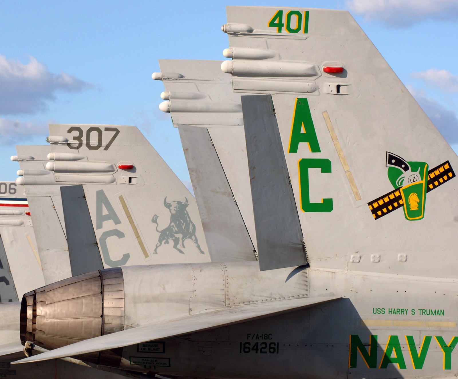 vfa-105 gunslingers strike fighter squadron f/a-18c hornet cvw-3 cvn-75 uss harry s. truman 40