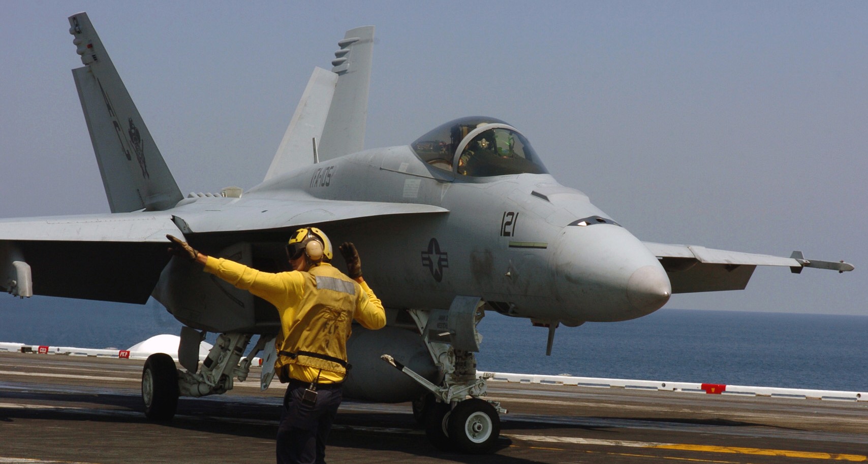 vfa-105 gunslingers strike fighter squadron f/a-18e super hornet cvn-71 uss theodore roosevelt 41