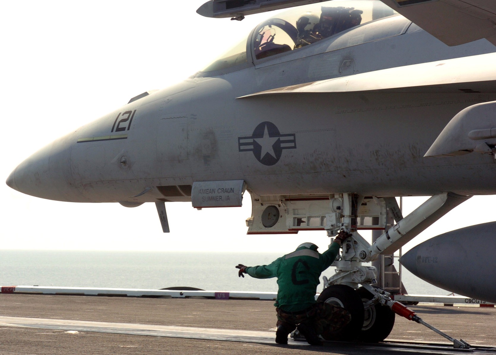 vfa-105 gunslingers strike fighter squadron f/a-18e super hornet cvn-71 uss theodore roosevelt 42