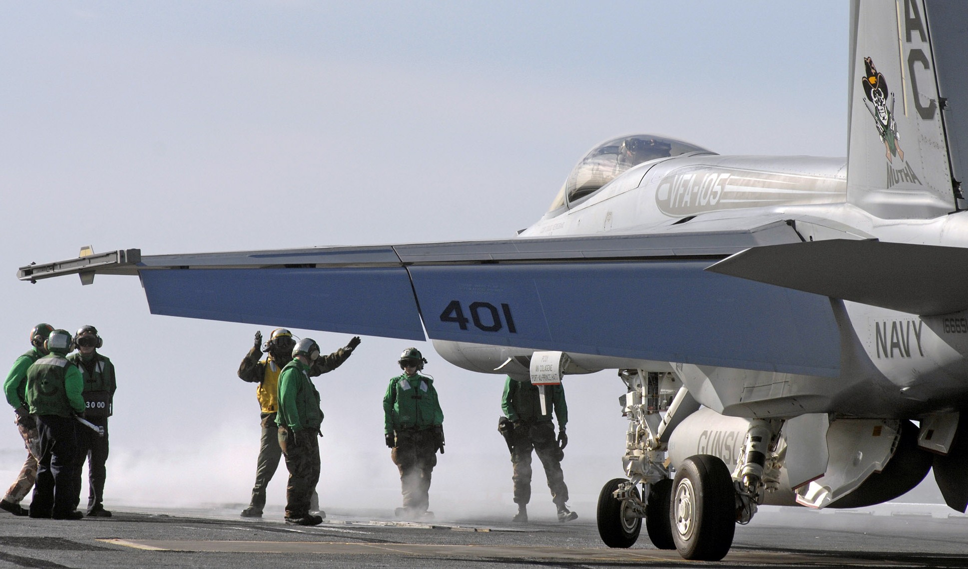 vfa-105 gunslingers strike fighter squadron f/a-18e super hornet cvw-3 cvn-75 uss harry s. truman 44