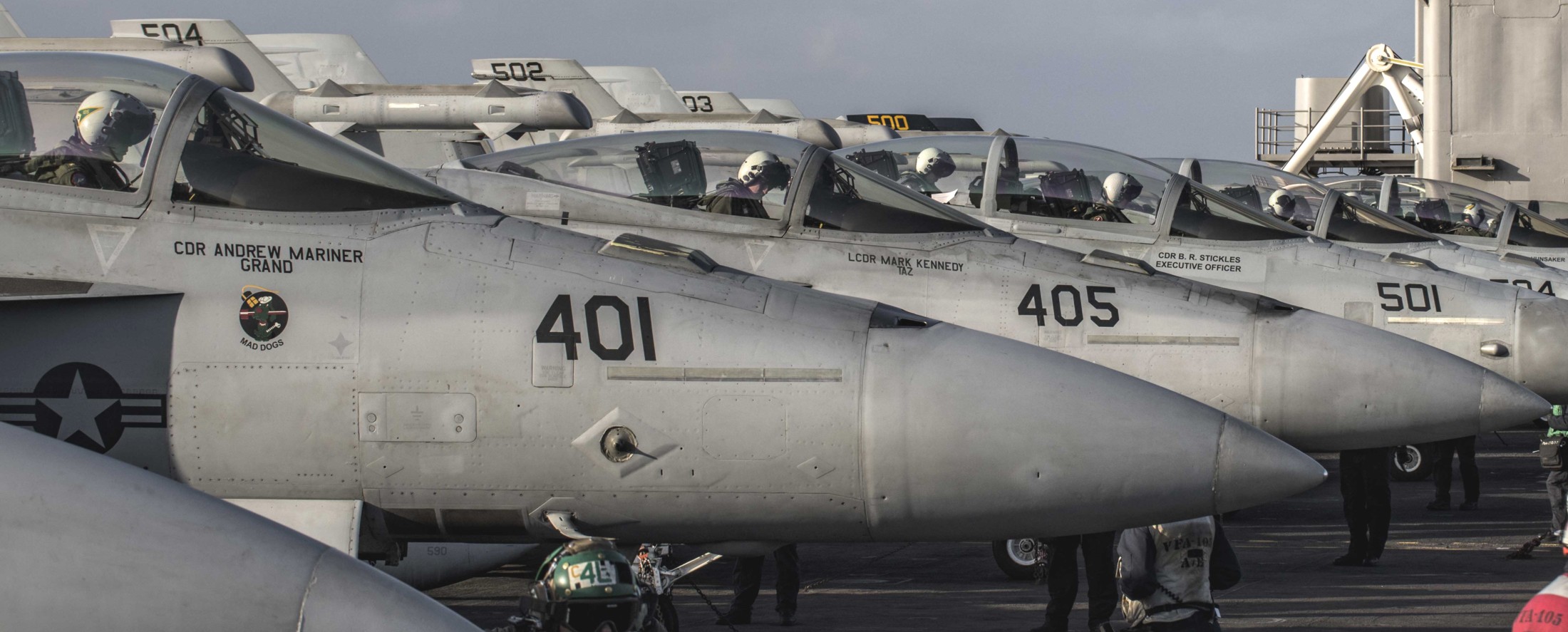 vfa-105 gunslingers strike fighter squadron f/a-18e super hornet cvw-3 cvn-69 uss dwight d. eisenhower 77