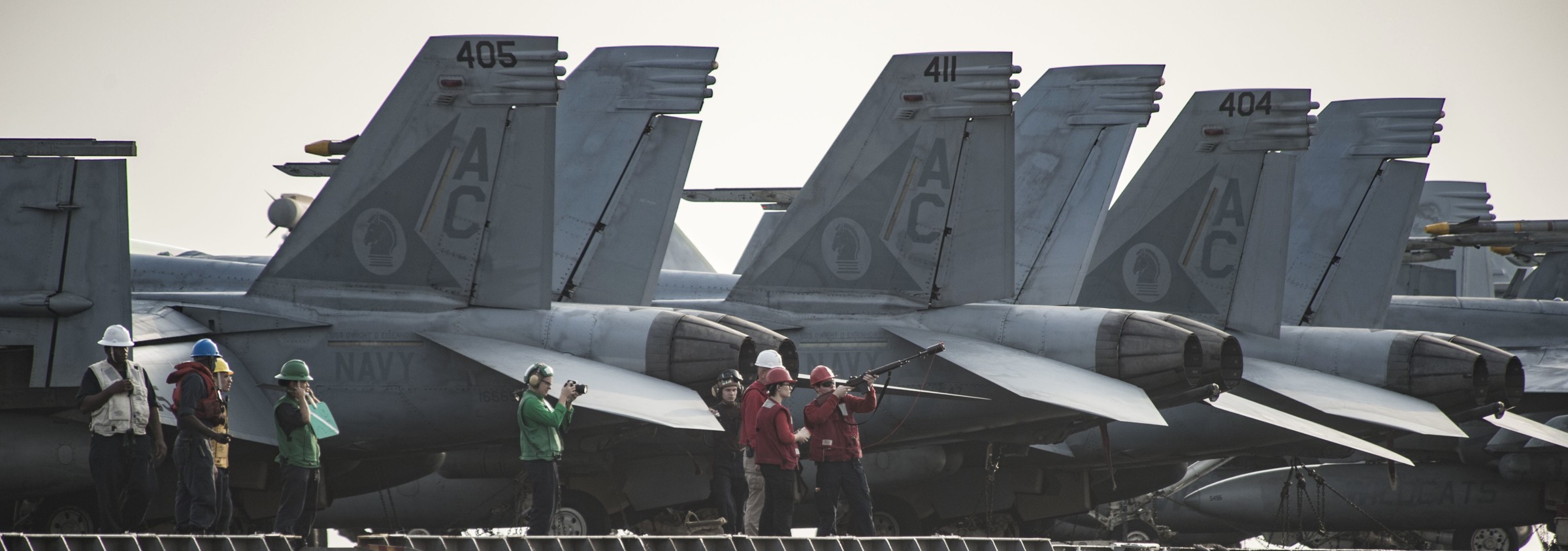 vfa-105 gunslingers strike fighter squadron f/a-18e super hornet cvw-3 cvn-69 uss dwight d. eisenhower 86