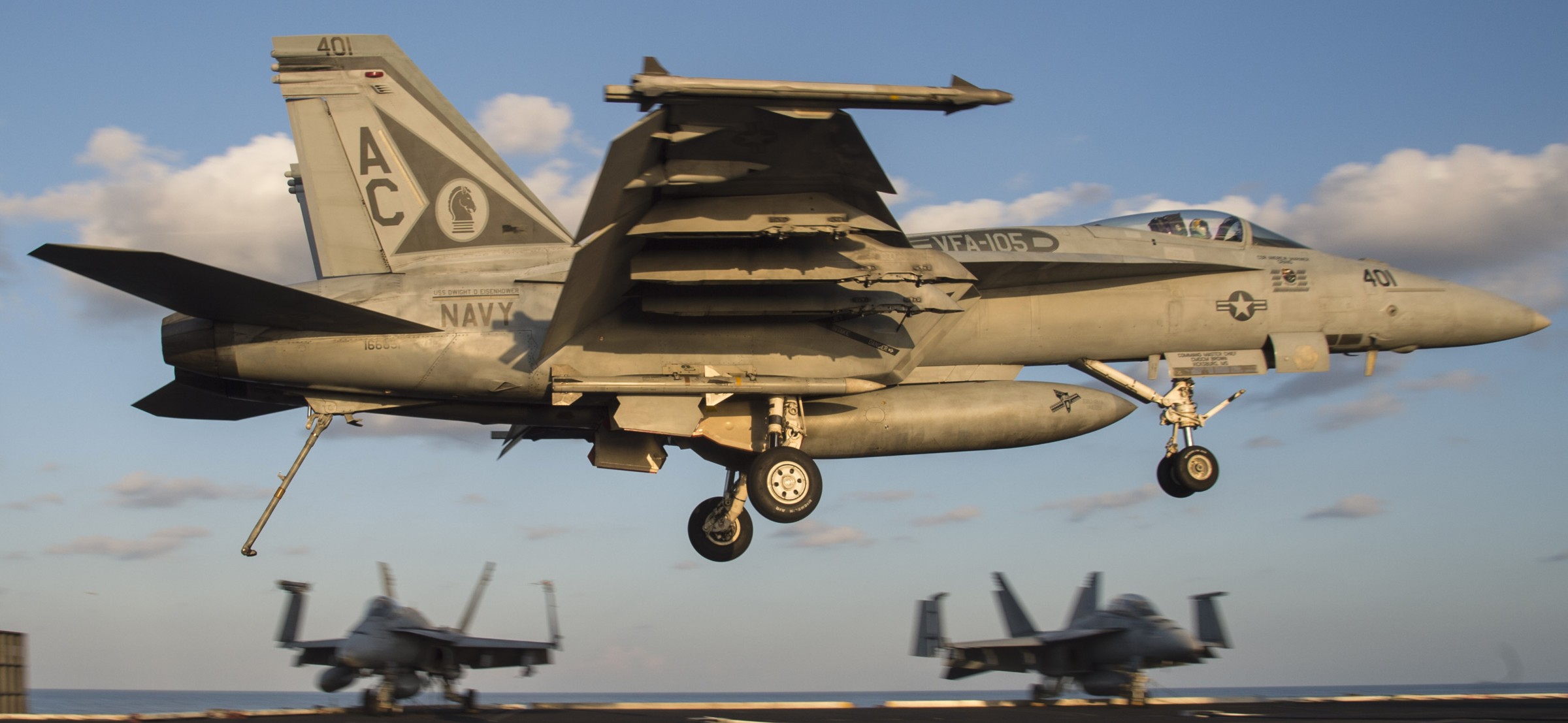 vfa-105 gunslingers strike fighter squadron f/a-18e super hornet cvw-3 cvn-69 uss dwight d. eisenhower 88