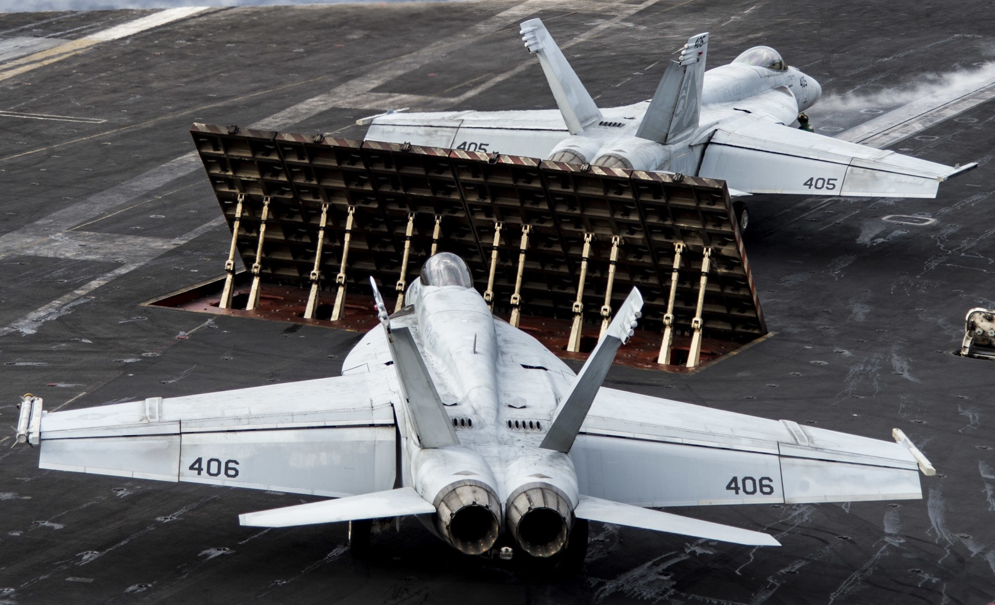 vfa-105 gunslingers strike fighter squadron f/a-18e super hornet cvw-3 cvn-69 uss dwight d. eisenhower 90