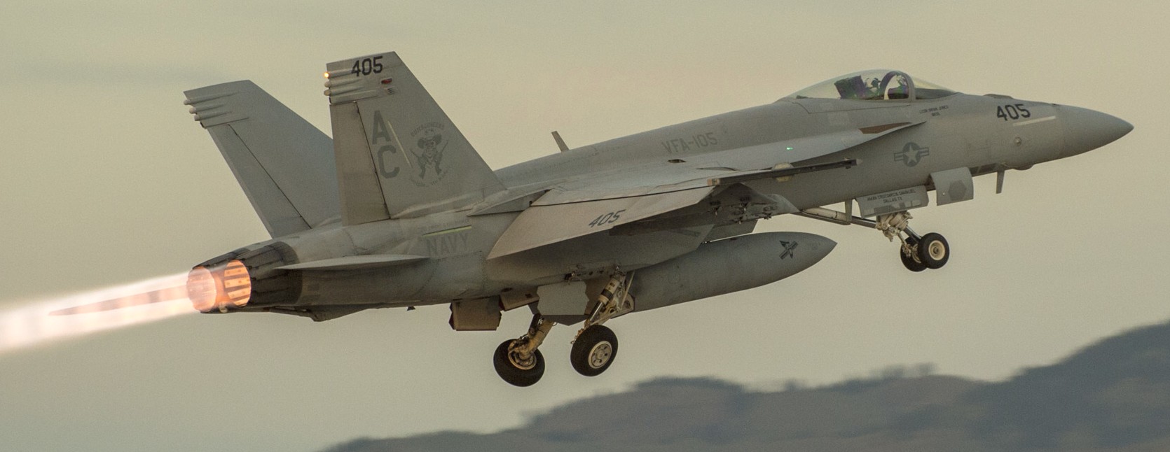 vfa-105 gunslingers strike fighter squadron f/a-18e super hornet 104