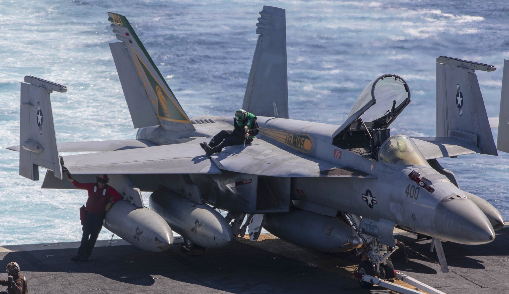 vfa-105 gunslingers strike fighter squadron f/a-18e super hornet cvw-3 cvn-69 uss dwight d. eisenhower 125