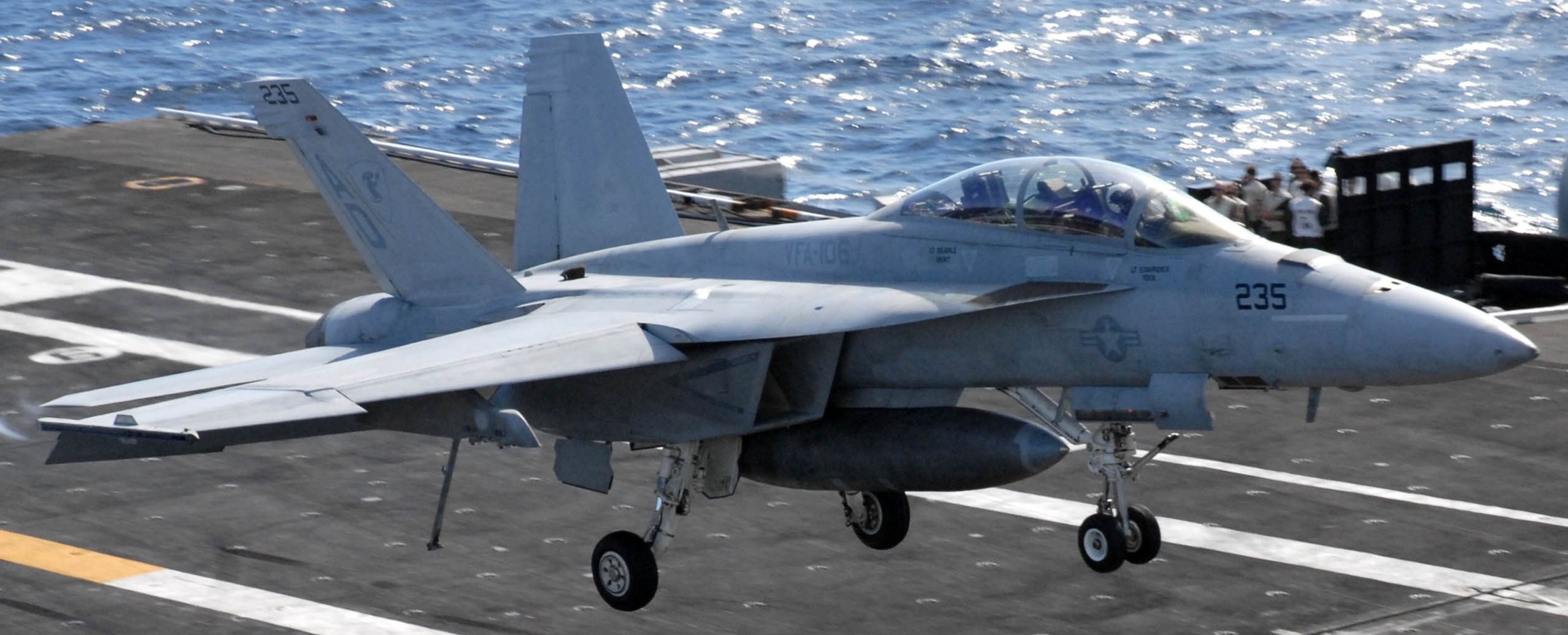 vfa-106 gladiators strike fighter squadron f/a-18f super hornet cvn-68 uss nimitz 104