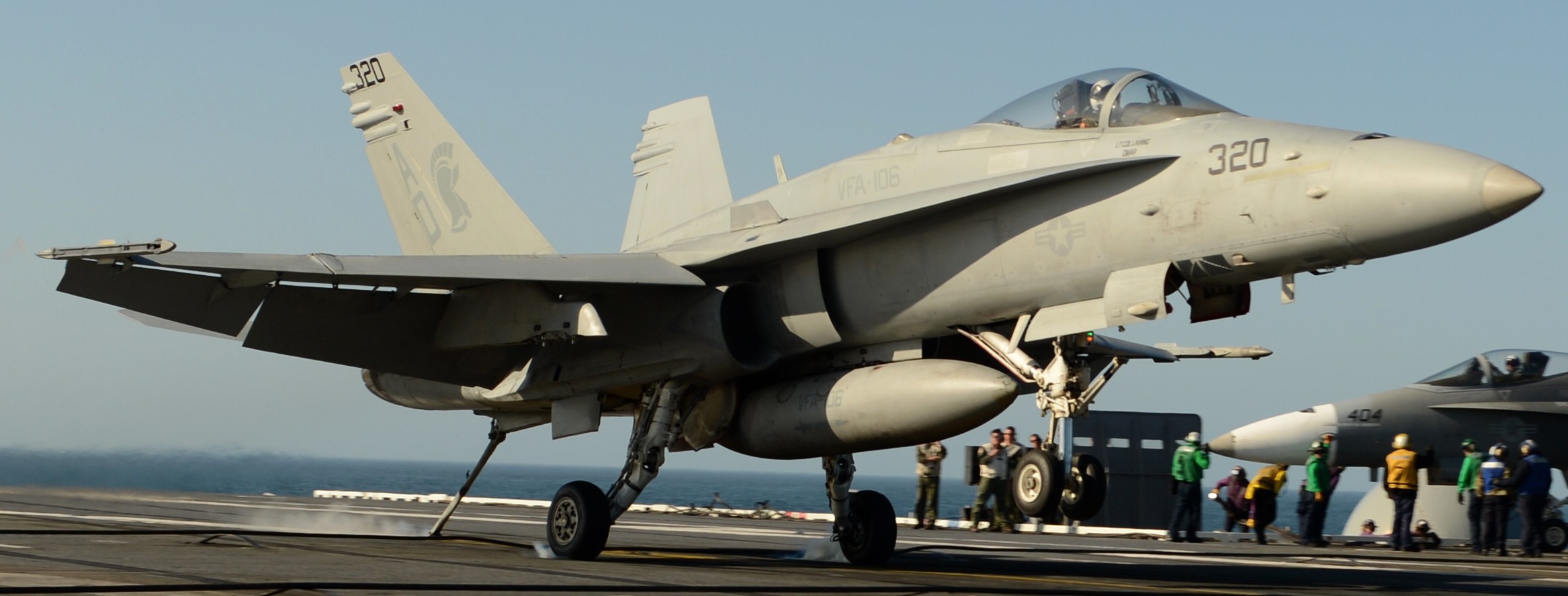 vfa-106 gladiators strike fighter squadron f/a-18c hornet uss george h. w. bush 112