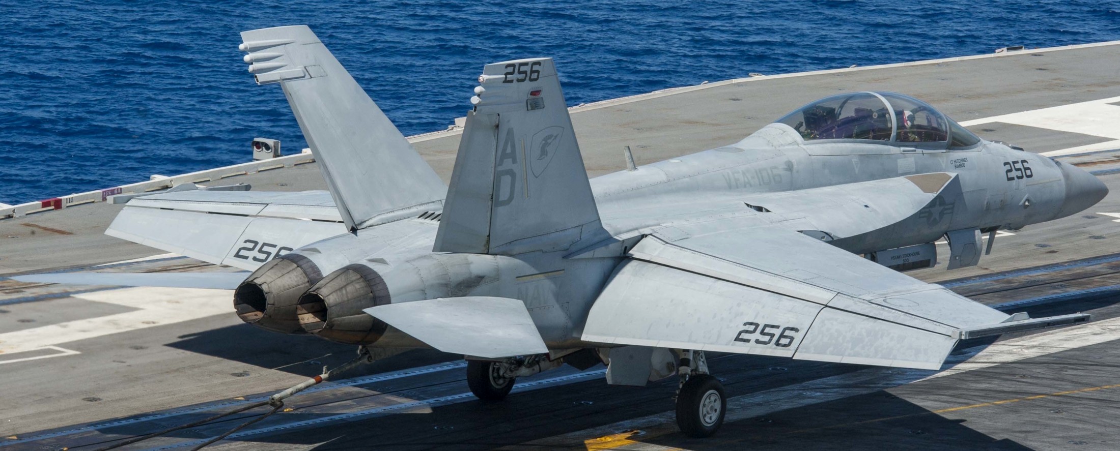 vfa-106 gladiators strike fighter squadron f/a-18f super hornet uss george h. w. bush 133