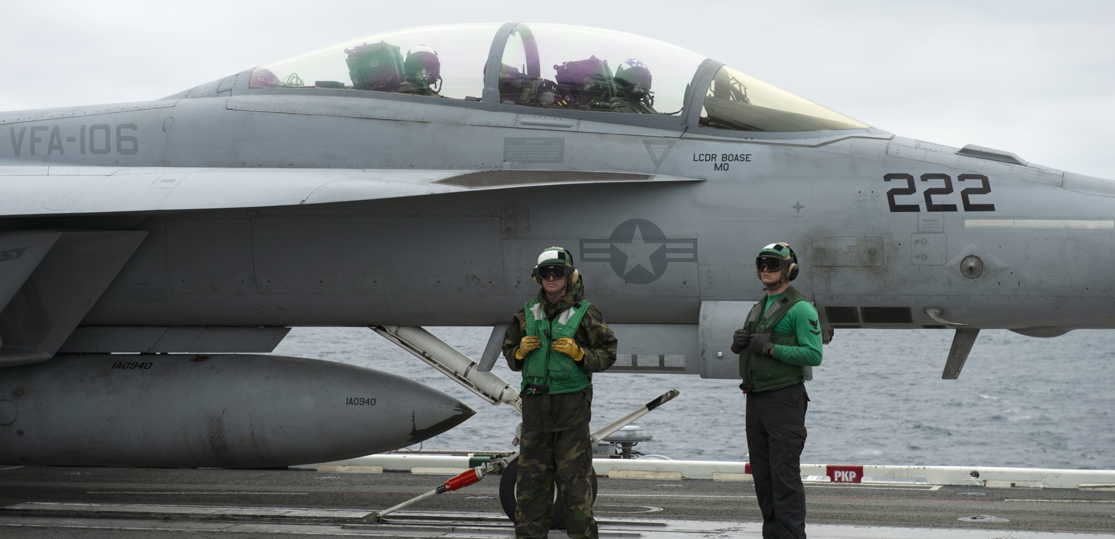 vfa-106 gladiators strike fighter squadron f/a-18f super hornet 140