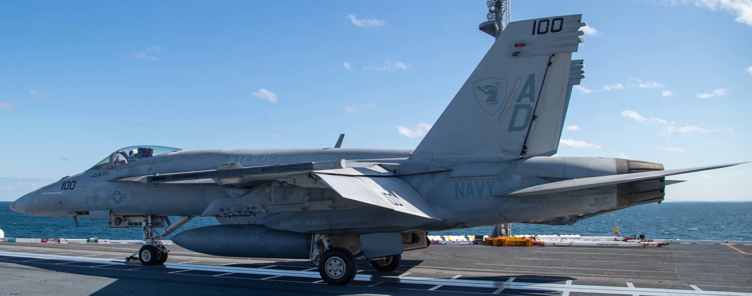 vfa-106 gladiators strike fighter squadron f/a-18f super hornet 154