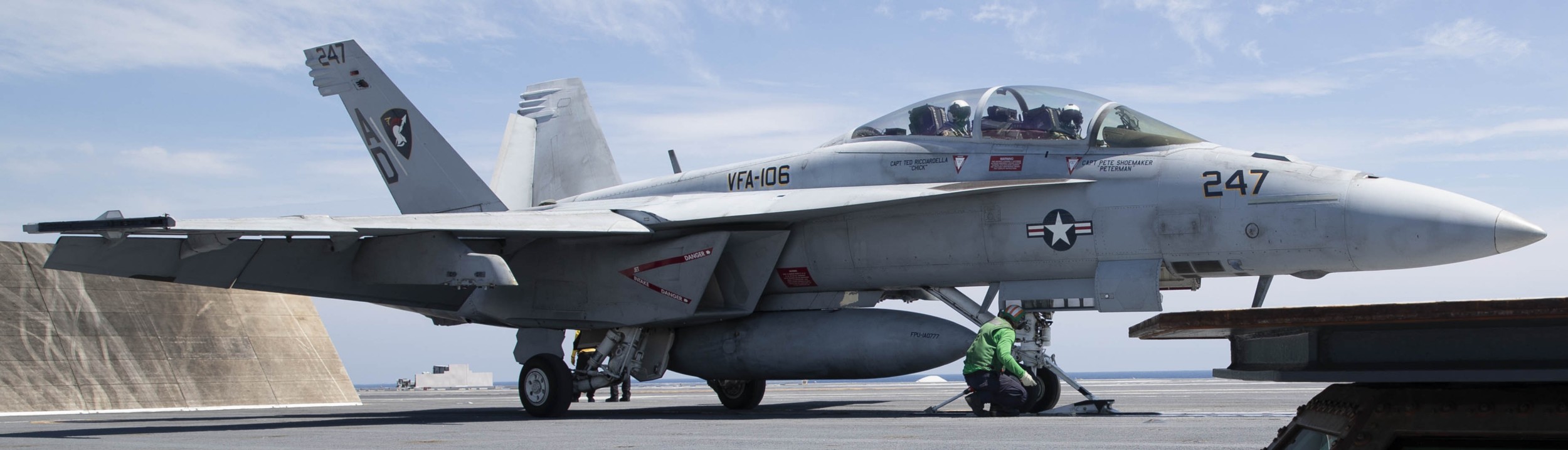 vfa-106 gladiators strike fighter squadron f/a-18f super hornet cvn-78 uss gerald r. ford 162