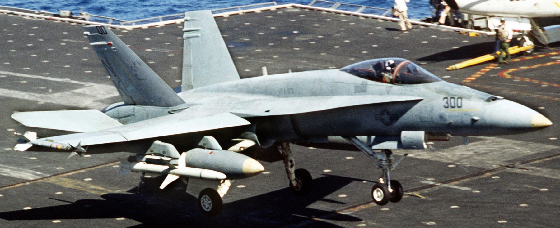 vfa-113 stingers strike fighter squadron f/a-18a hornet cvw-14 cv-64 uss constellation agm-88 harm 109