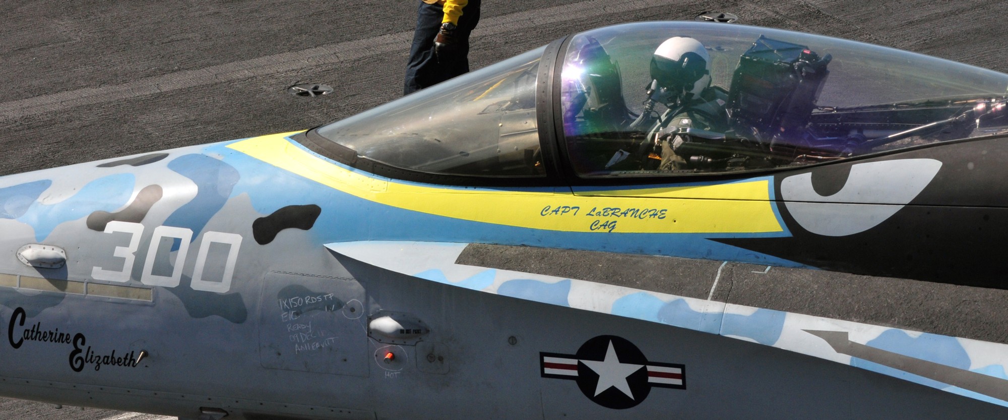 vfa-113 stingers strike fighter squadron f/a-18c hornet cvw-17 cvn-70 uss carl vinson cockpit 115