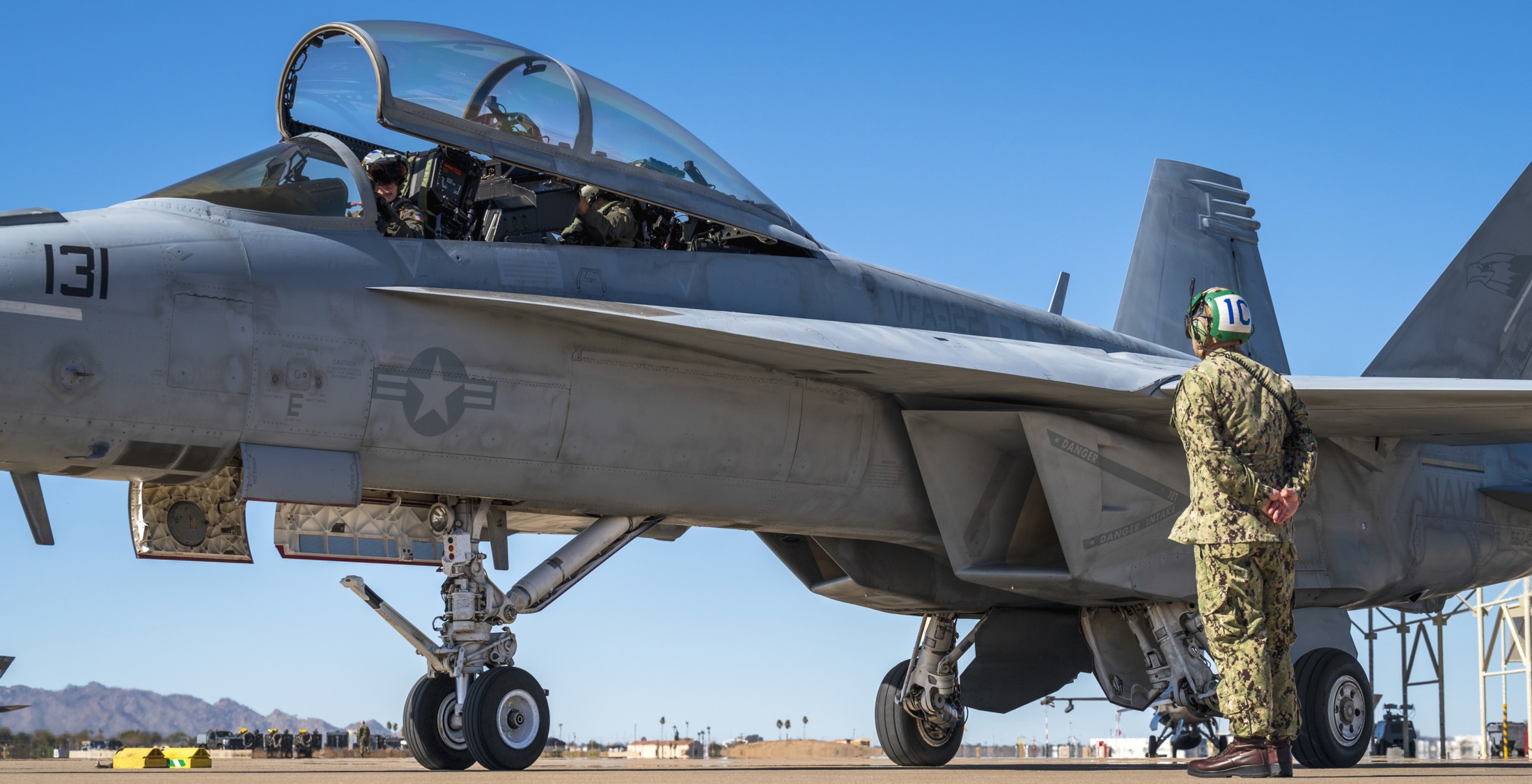 vfa-122 flying eagles strike fighter squadron f/a-18f super hornet luke afb arizona 81 super bowl