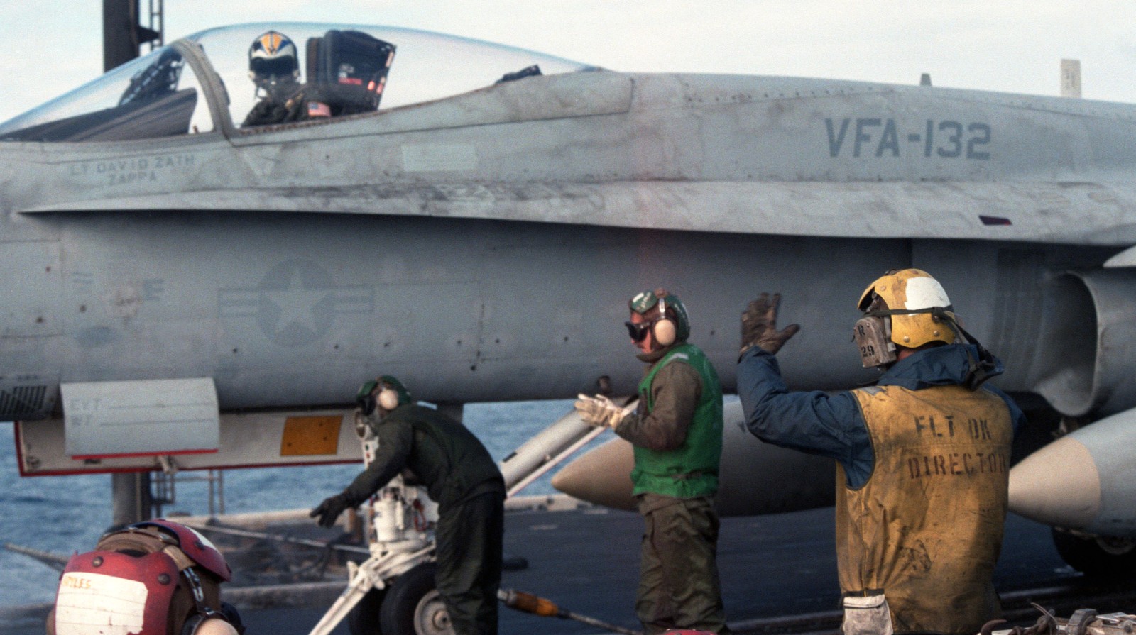 vfa-132 privateers strike fighter squadron f/a-18a hornet cvw-13 cv-43 uss coral sea 33