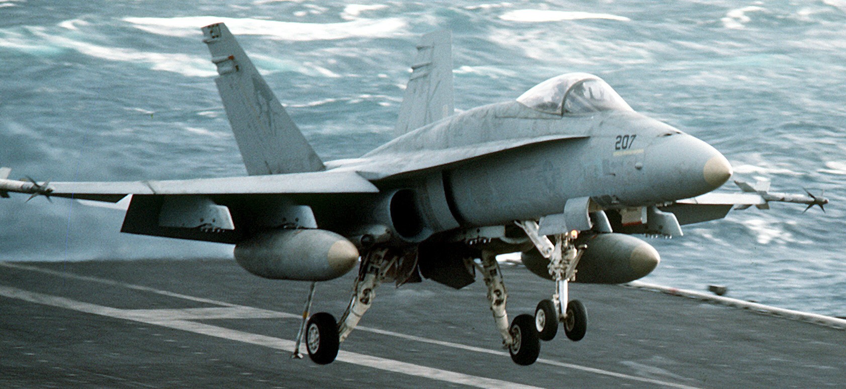 vfa-132 privateers strike fighter squadron f/a-18a hornet cvw-13 cv-43 uss coral sea 1986 42