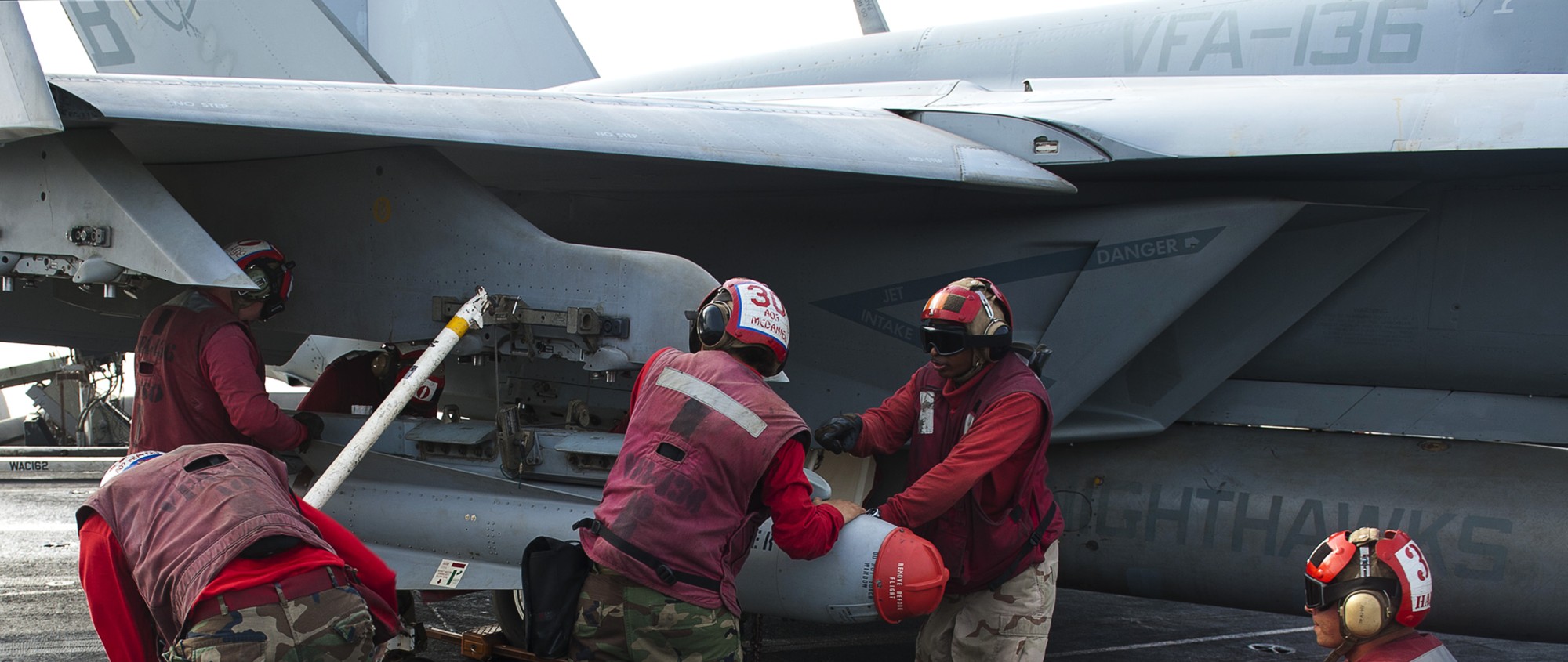 vfa-136 knighthawks strike fighter squadron f/a-18e super hornet cvw-1 cvn-65 uss enterprise 133