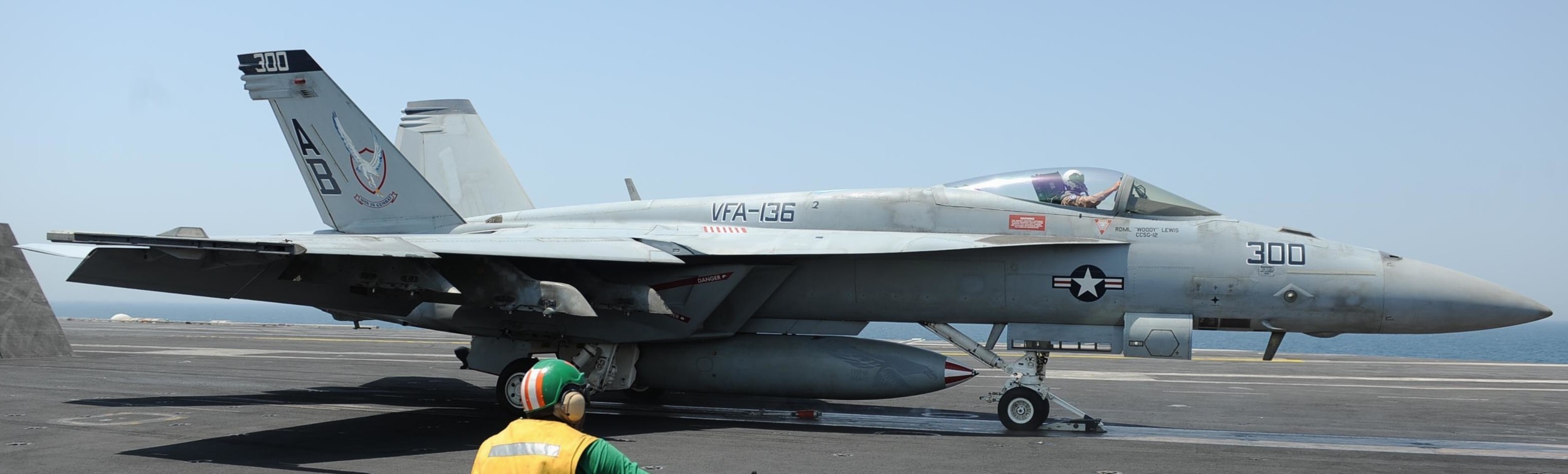 vfa-136 knighthawks strike fighter squadron f/a-18e super hornet cvw-1 cvn-71 uss theodore roosevelt 137