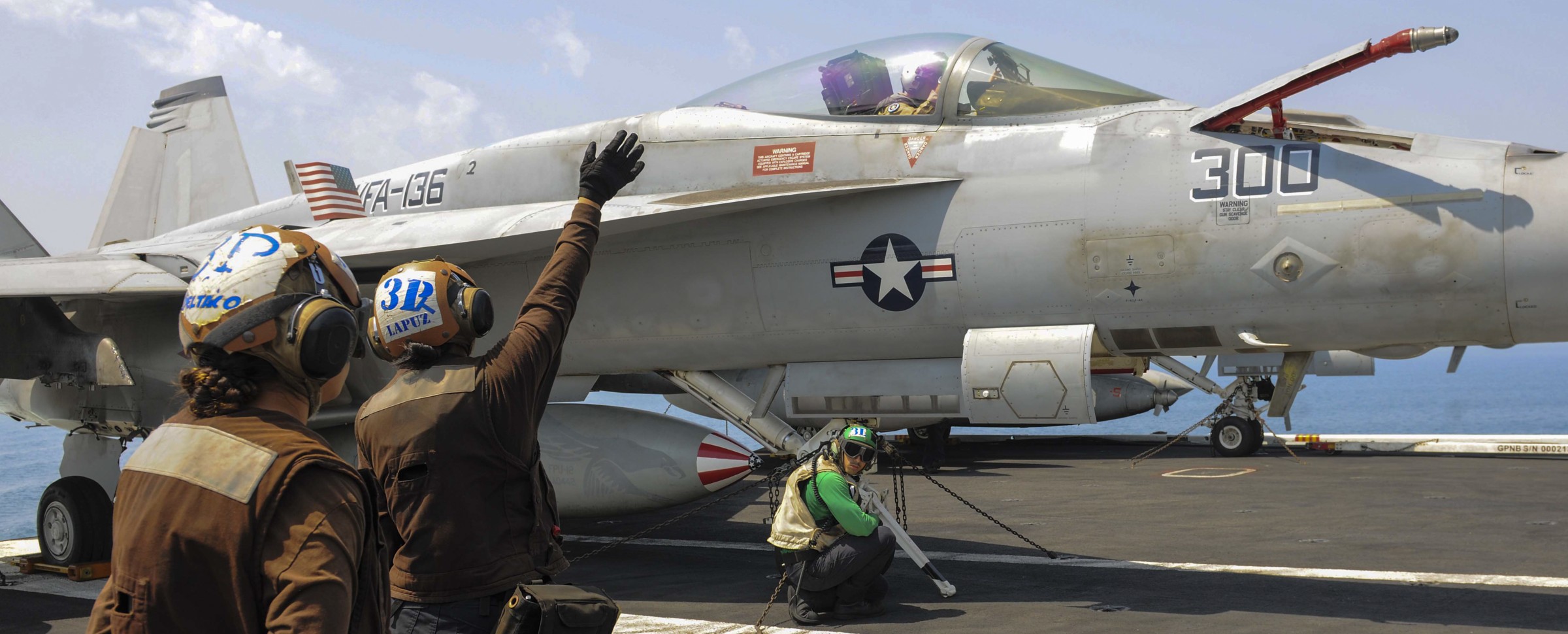 vfa-136 knighthawks strike fighter squadron f/a-18e super hornet cvw-1 cvn-71 uss theodore roosevelt 138