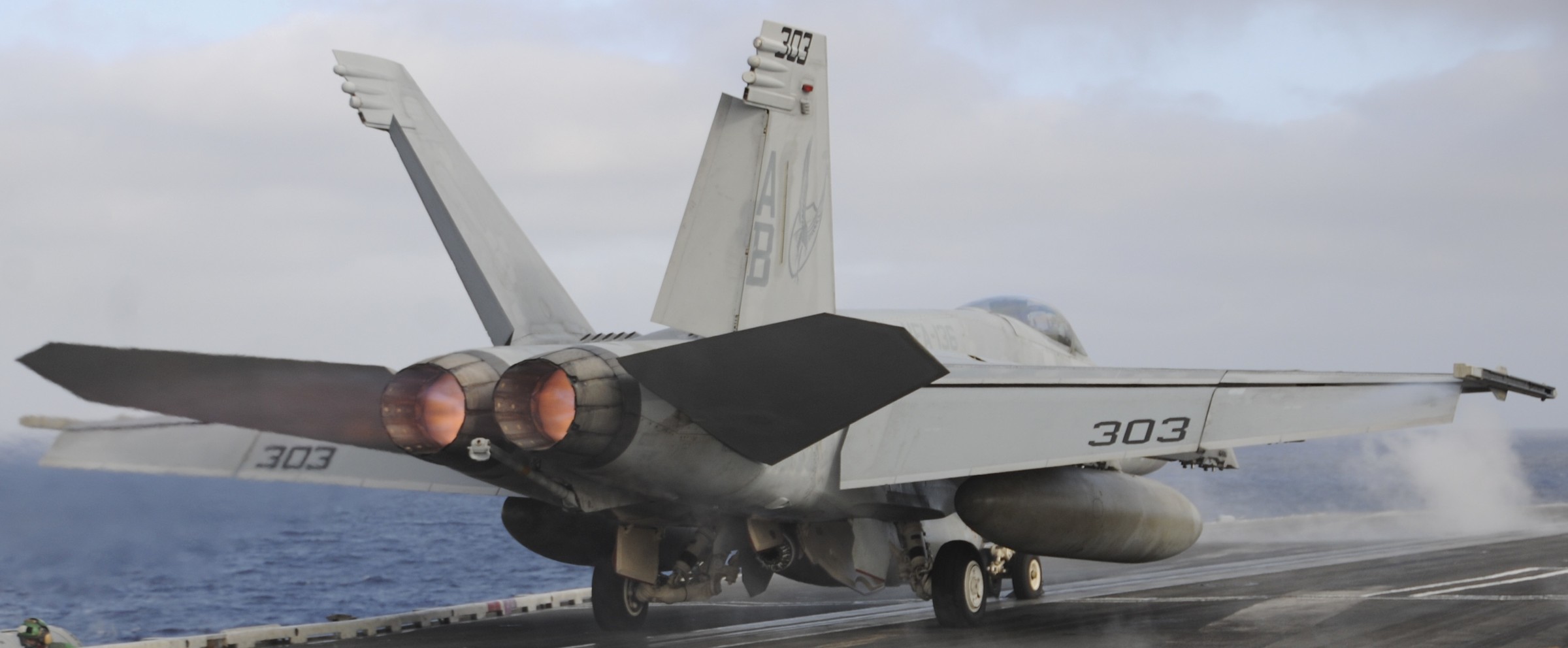 vfa-136 knighthawks strike fighter squadron f/a-18e super hornet cvw-1 cvn-71 uss theodore roosevelt 2015 140