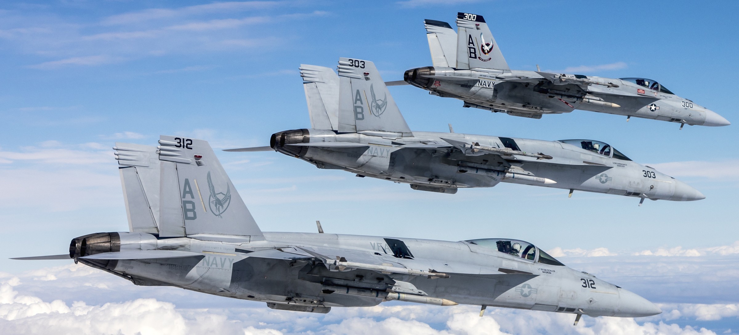 vfa-136 knighthawks strike fighter squadron f/a-18e super hornet nas lemoore 168