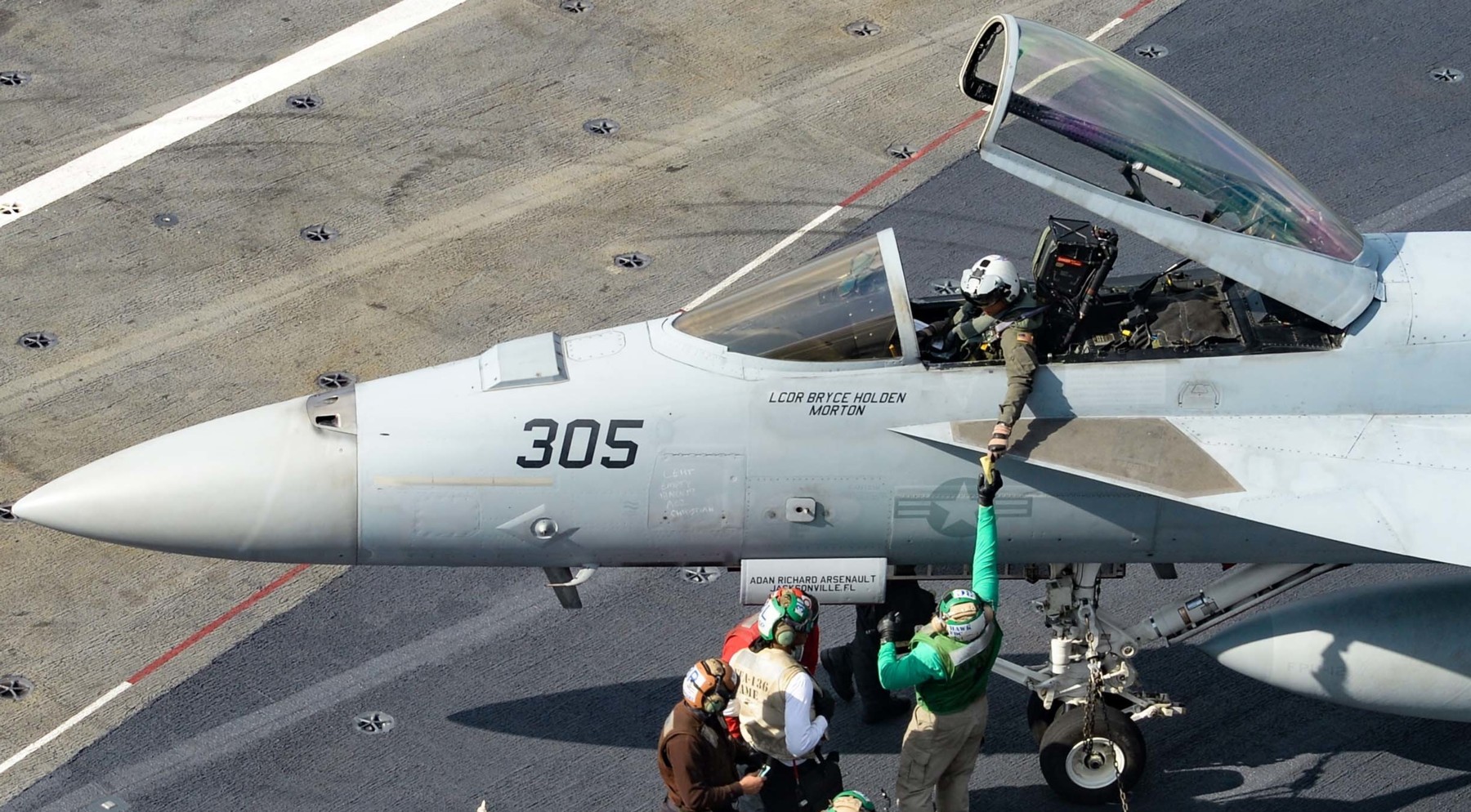 vfa-136 knighthawks strike fighter squadron f/a-18e super hornet cvw-1 cvn-75 uss harry s. truman cockpit 179