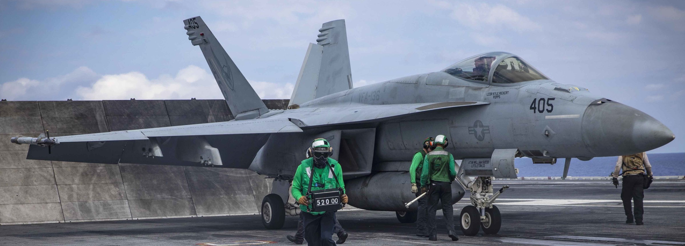 vfa-136 knighthawks strike fighter squadron f/a-18e super hornet cvw-7 cvn-77 uss george h. w. bush 190