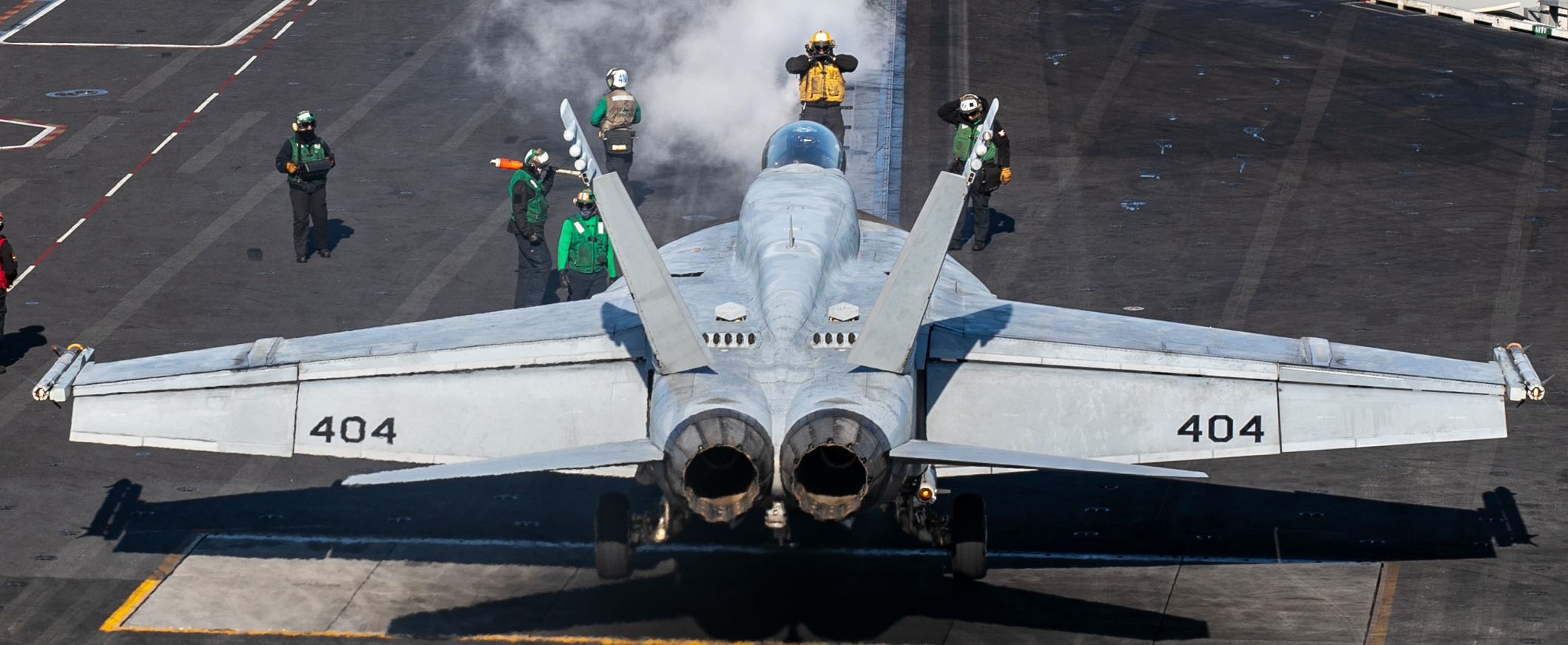 vfa-136 knighthawks strike fighter squadron f/a-18e super hornet cvw-7 cvn-77 uss george h. w. bush 194