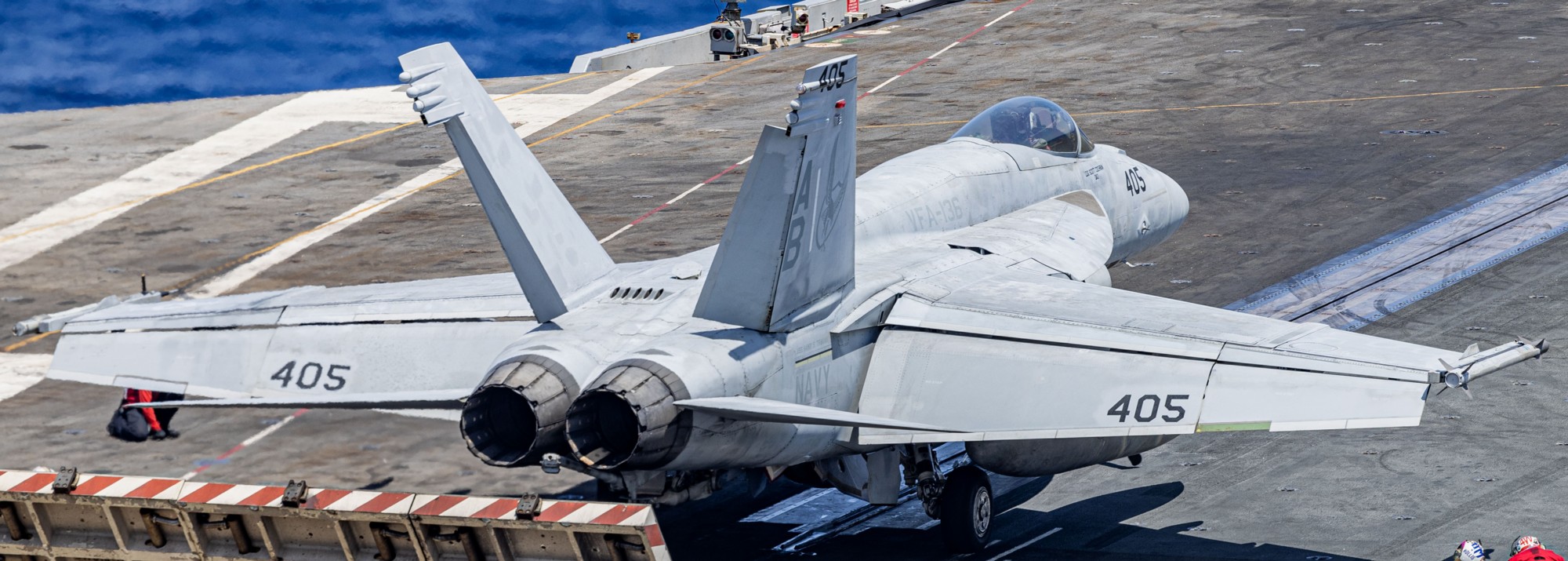 vfa-136 knighthawks strike fighter squadron f/a-18e super hornet cvw-1 cvn-75 uss harry s. truman 204