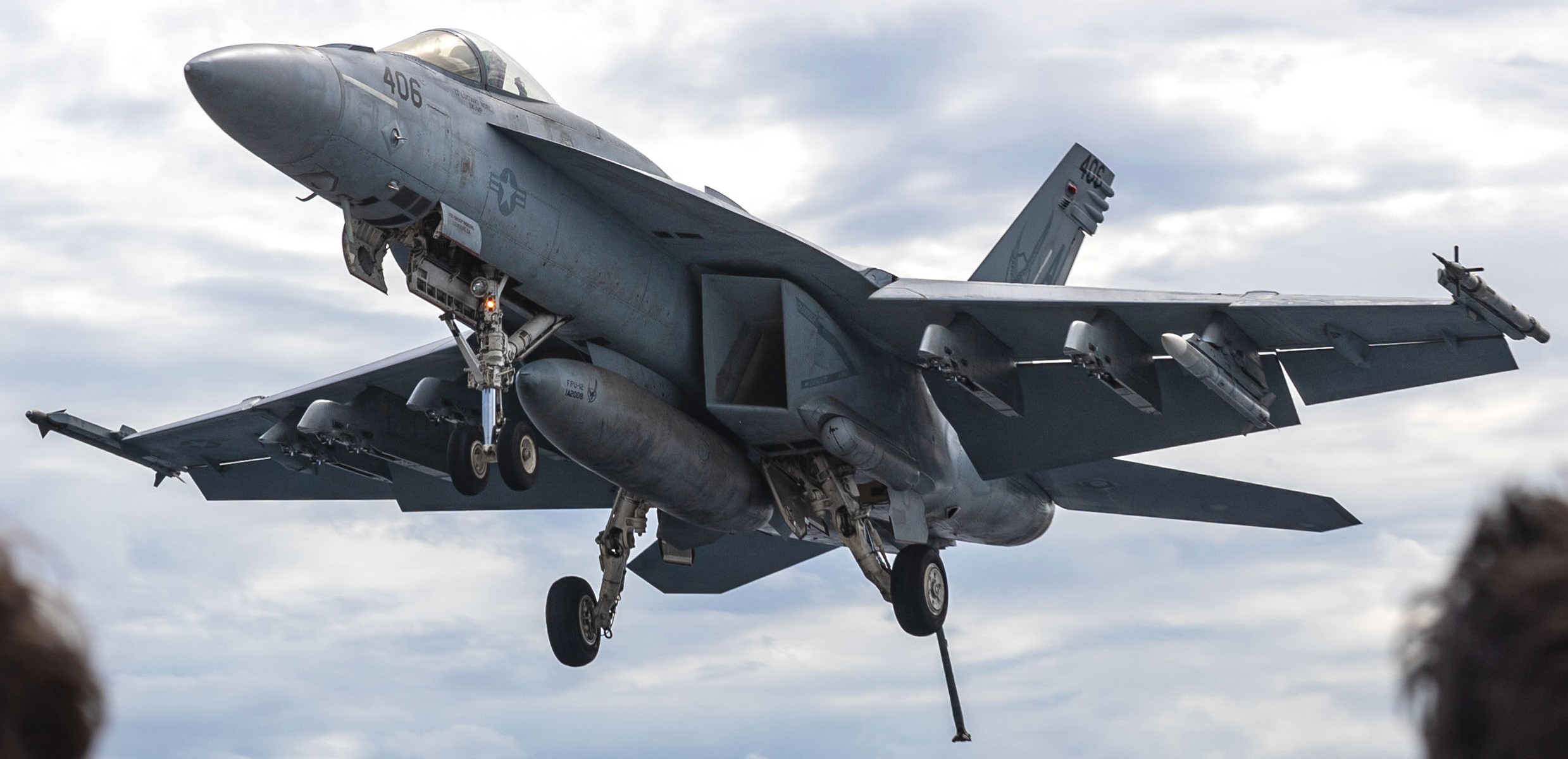 vfa-136 knighthawks strike fighter squadron f/a-18e super hornet cvw-1 cvn-75 uss harry s. truman 205