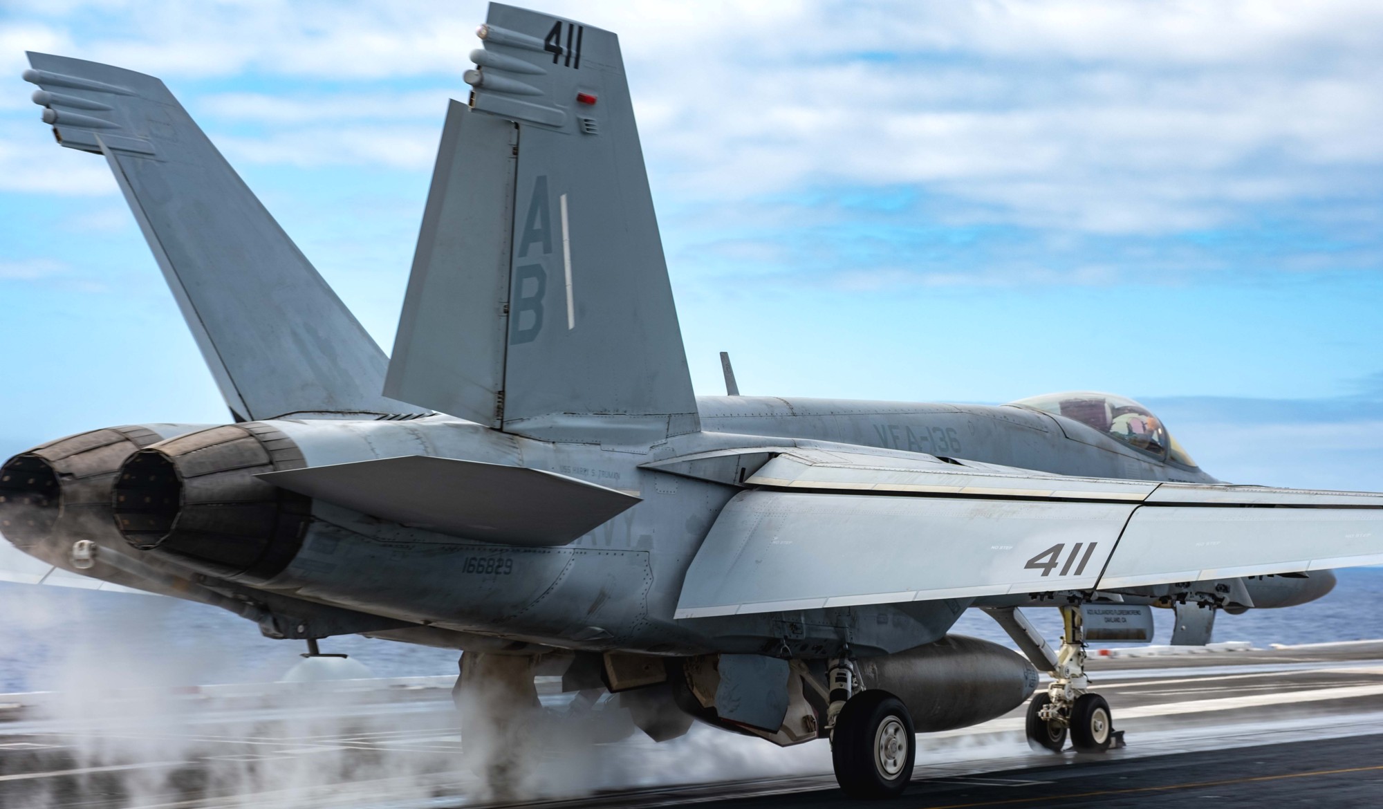 vfa-136 knighthawks strike fighter squadron f/a-18e super hornet cvw-1 cvn-75 uss harry s. truman 207