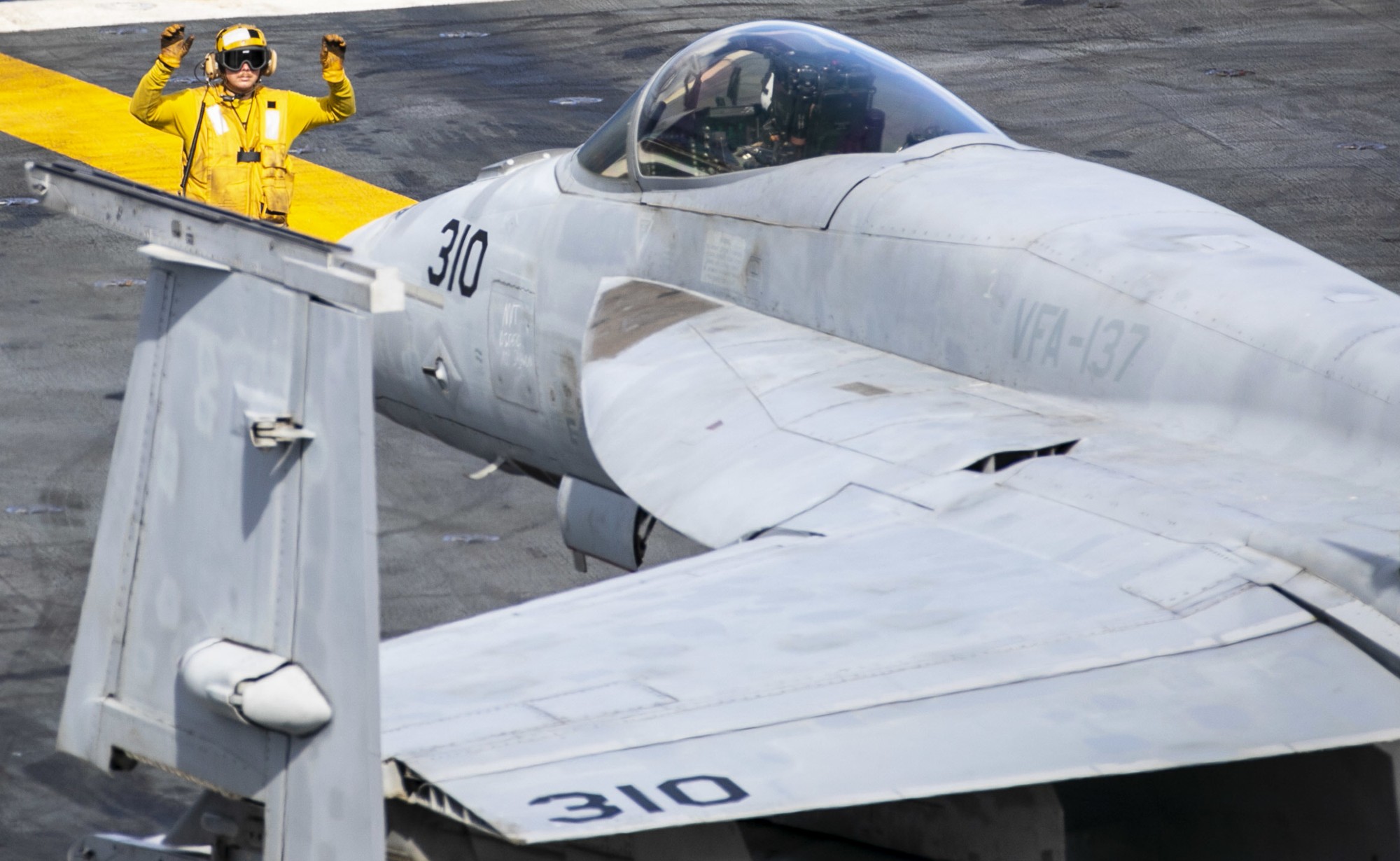 vfa-137 kestrels strike fighter squadron f/a-18e super hornet cvw-17 cvn-68 uss nimitz cockpit 2022 129