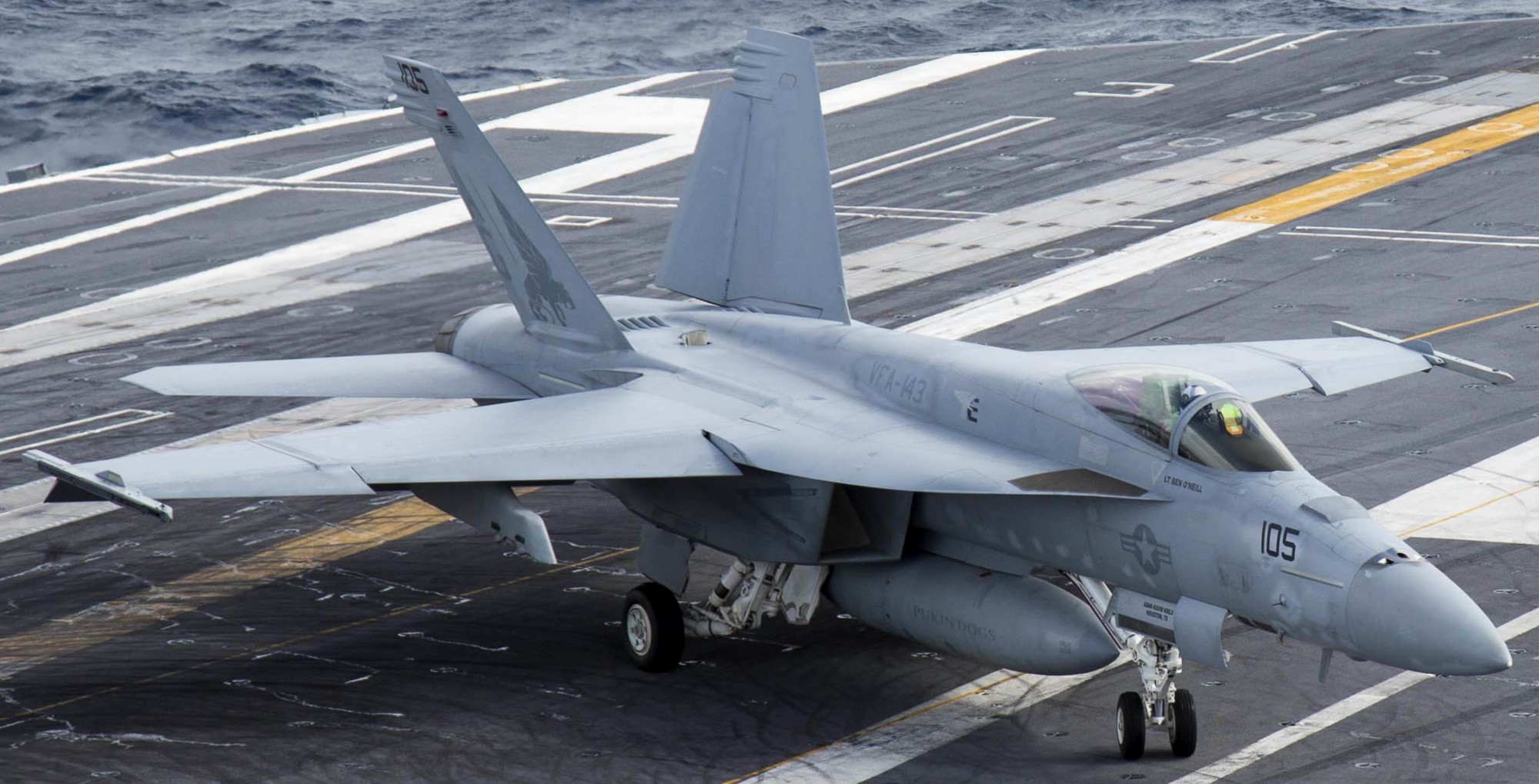 vfa-143 pukin dogs strike fighter squadron f/a-18e super hornet cvw-7 uss abraham lincoln cvn-72 90