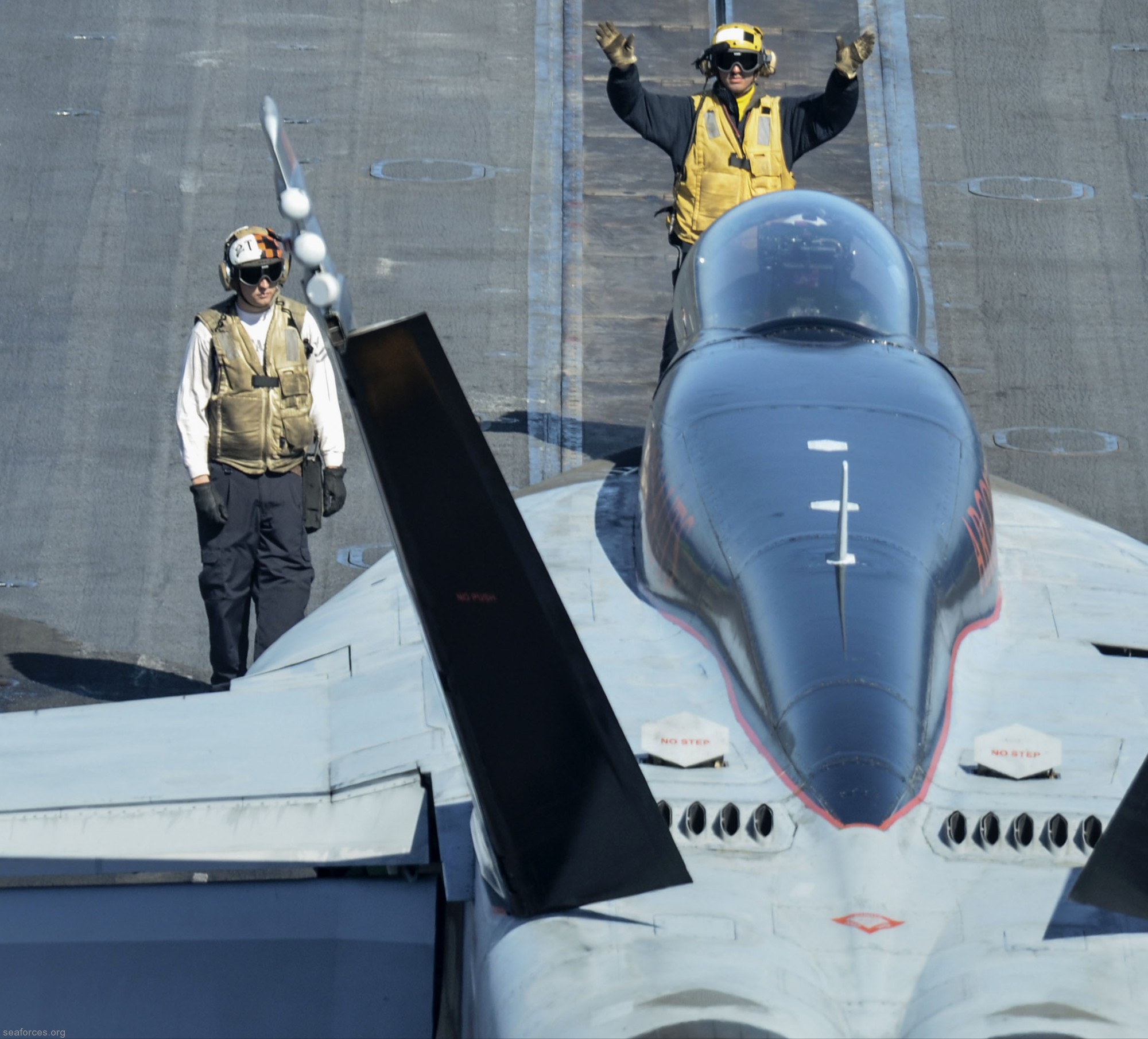 vfa-147 argonauts f/a-18e super hornet strike fighter squadron carrier air wing cvw-11 uss nimitz cvn-68  51