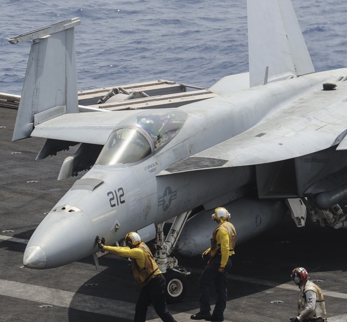 vfa-147 argonauts f/a-18e super hornet strike fighter squadron carrier air wing cvw-11 uss nimitz cvn-68  73