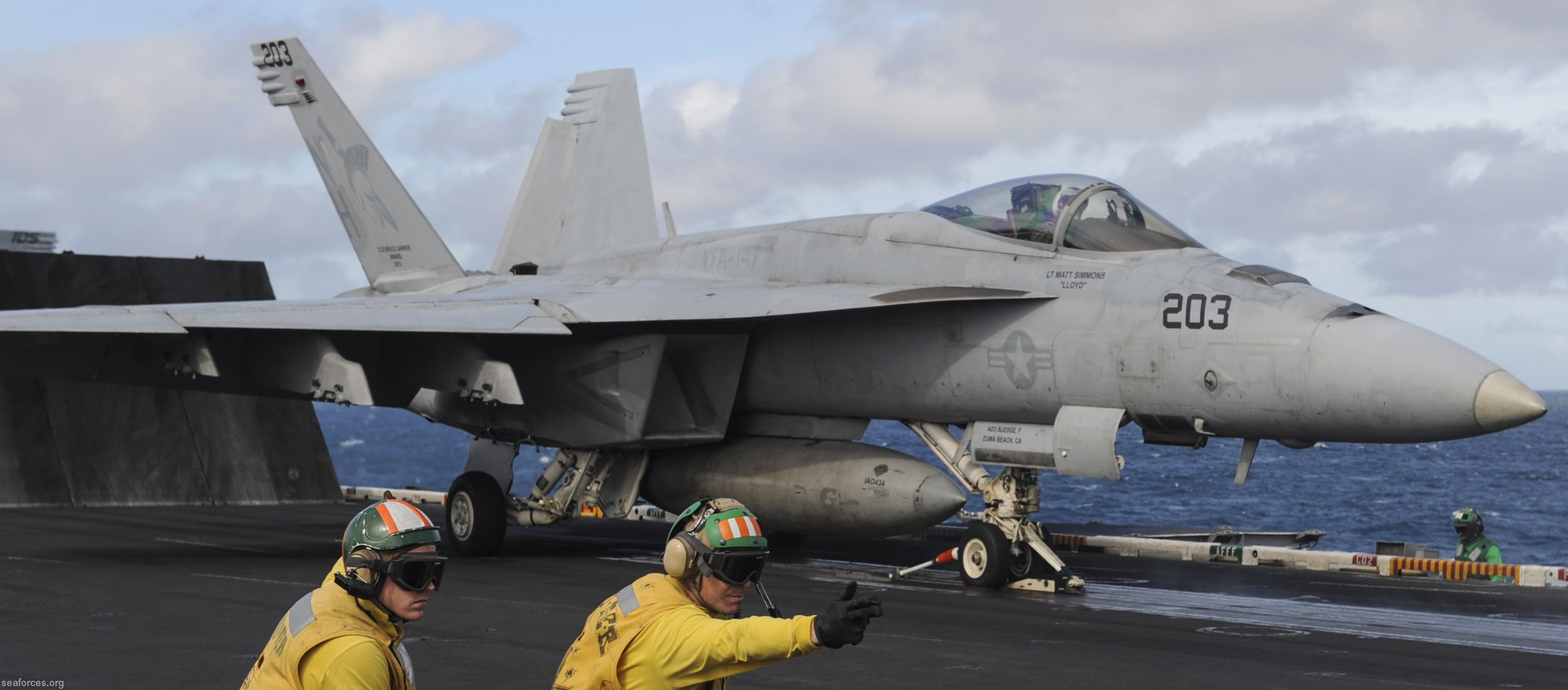 vfa-147 argonauts f/a-18e super hornet strike fighter squadron carrier air wing cvw-11 uss nimitz cvn-68  113