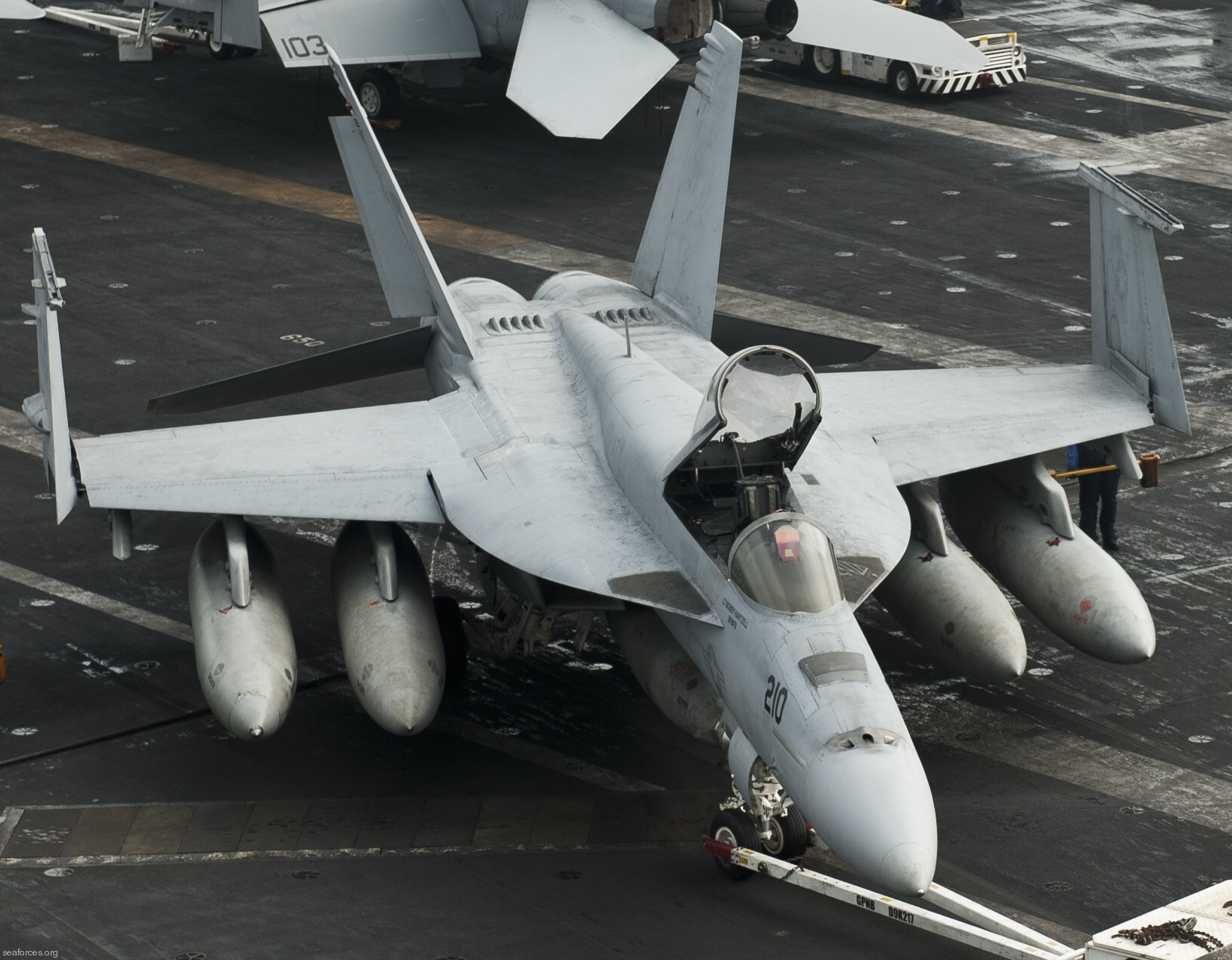 vfa-147 argonauts f/a-18e super hornet strike fighter squadron carrier air wing cvw-11 uss nimitz cvn-68  117