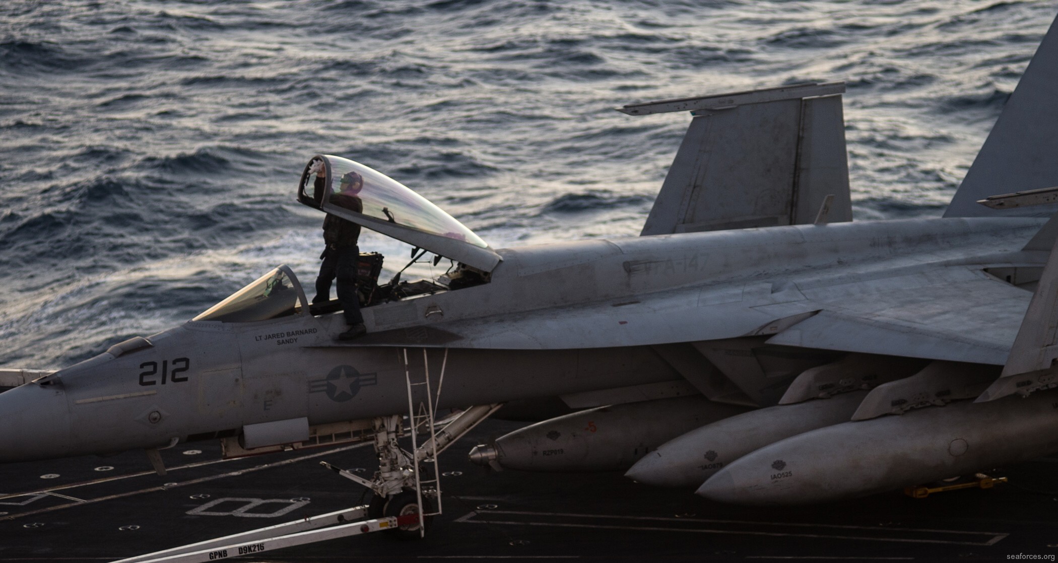 vfa-147 argonauts f/a-18e super hornet strike fighter squadron carrier air wing cvw-11 uss nimitz cvn-68  122