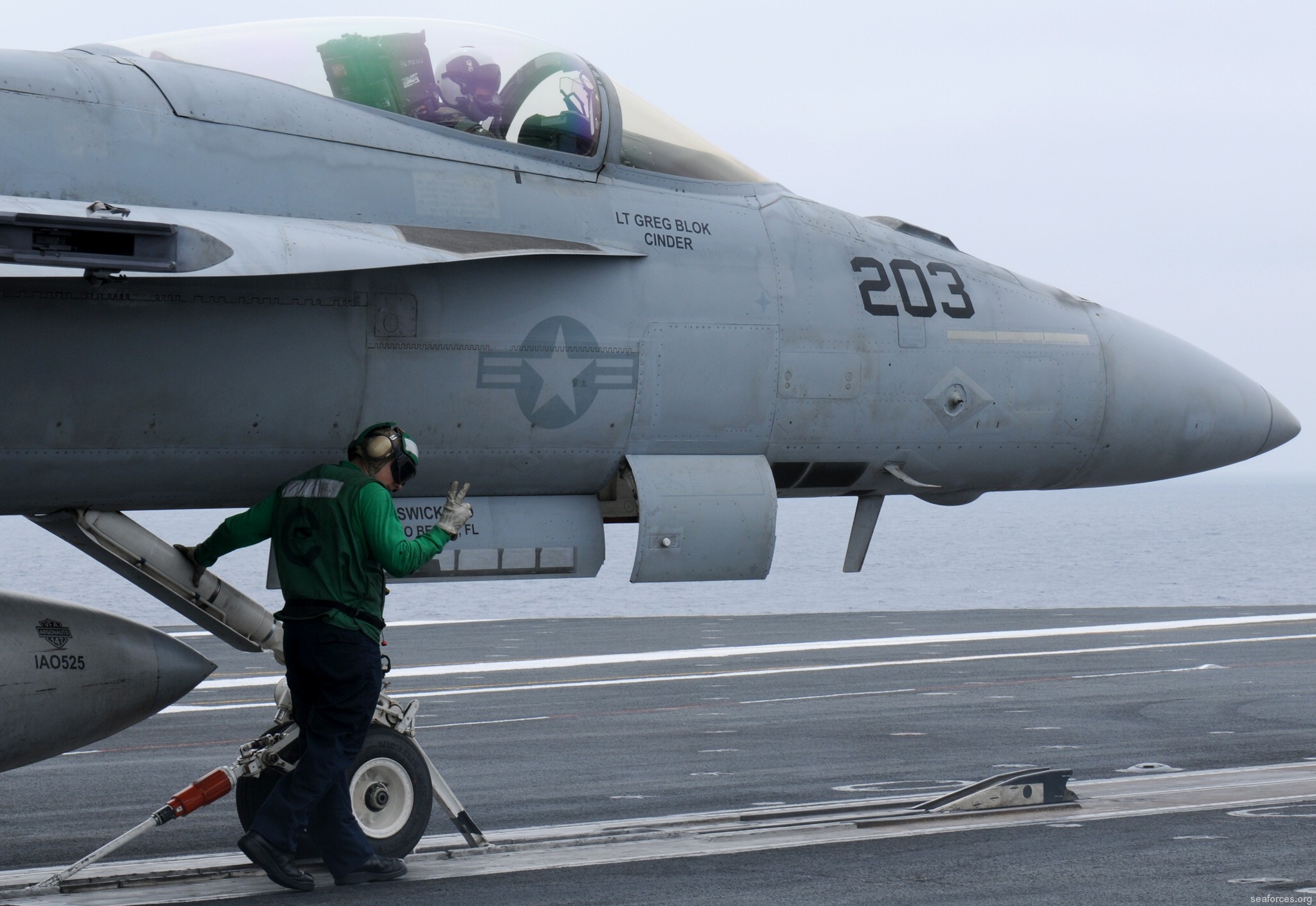 vfa-147 argonauts f/a-18e super hornet strike fighter squadron carrier air wing cvw-11 uss nimitz cvn-68  124