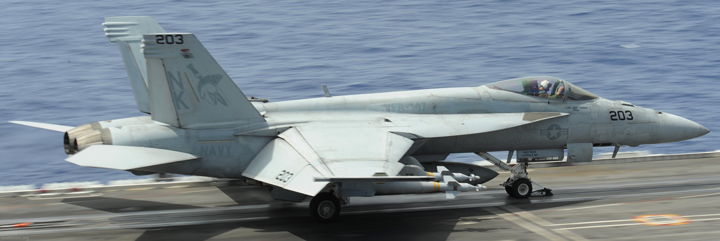 vfa-147 argonauts f/a-18e super hornet strike fighter squadron carrier air wing cvw-14 uss ronald reagan cvn-76 147