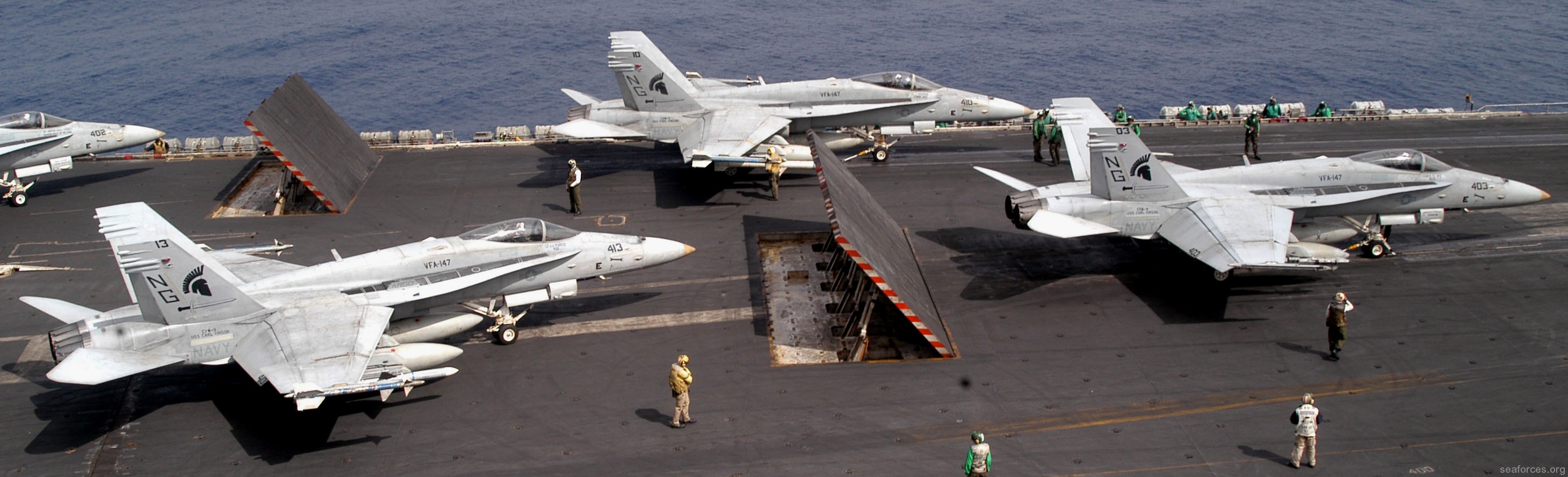 vfa-147 argonauts f/a-18c hornet strike fighter squadron carrier air wing cvw-9 uss carl vinson cvn-70 171