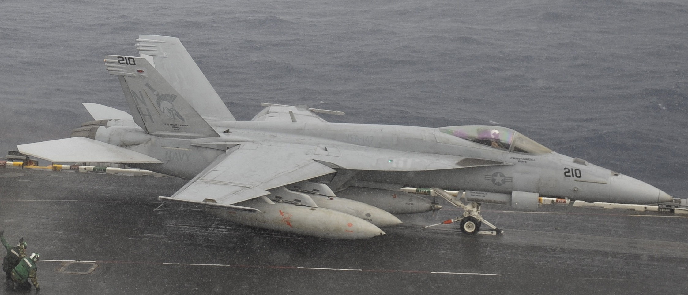 vfa-147 argonauts f/a-18e super hornet strike fighter squadron carrier air wing cvw-11 uss nimitz cvn-68  275