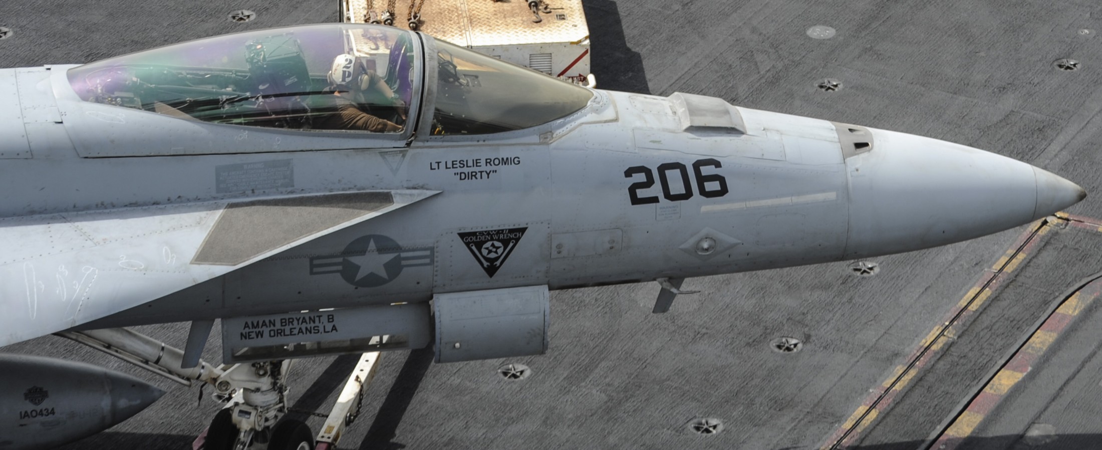 vfa-147 argonauts f/a-18e super hornet strike fighter squadron cvw-11 uss nimitz cvn-68 cockpit 286