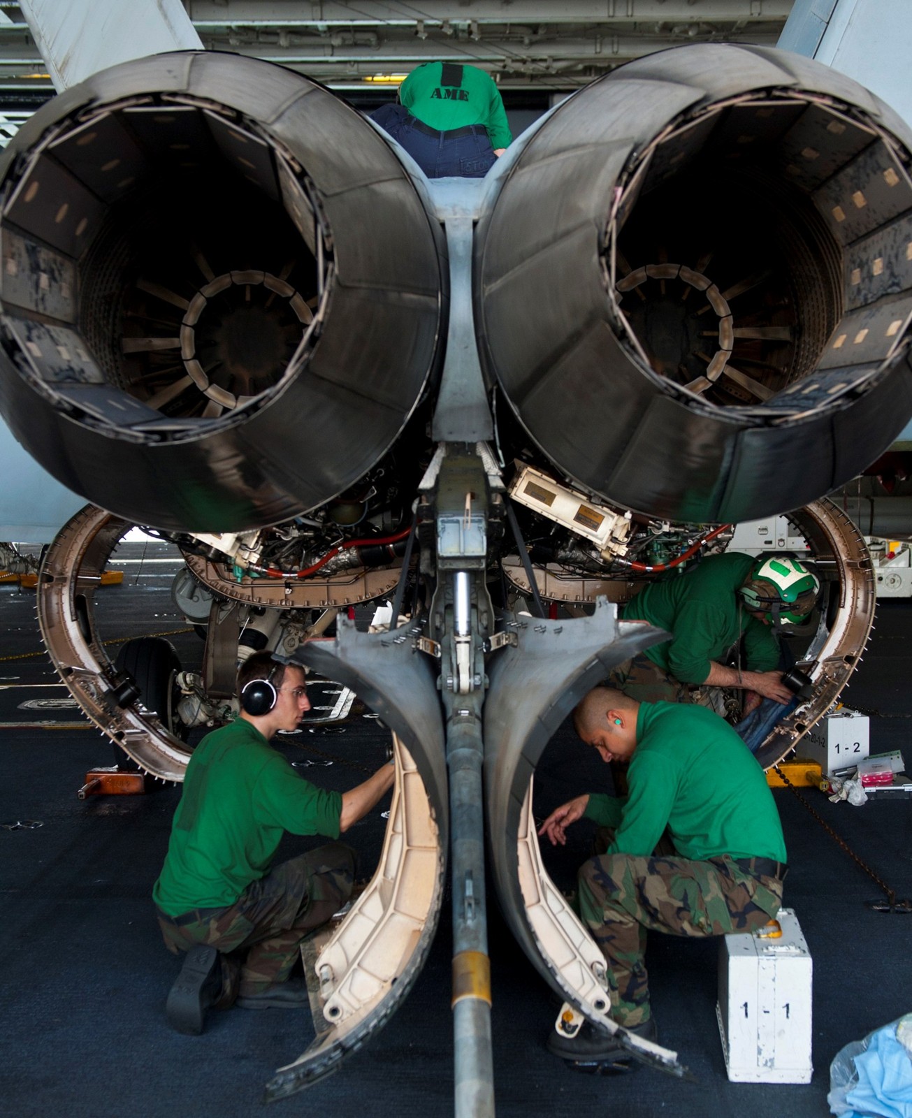 vfa-14 tophatters strike fighter squadron f/a-18e super hornet cvn-74 uss john c. stennis cvw-9 us navy 98
