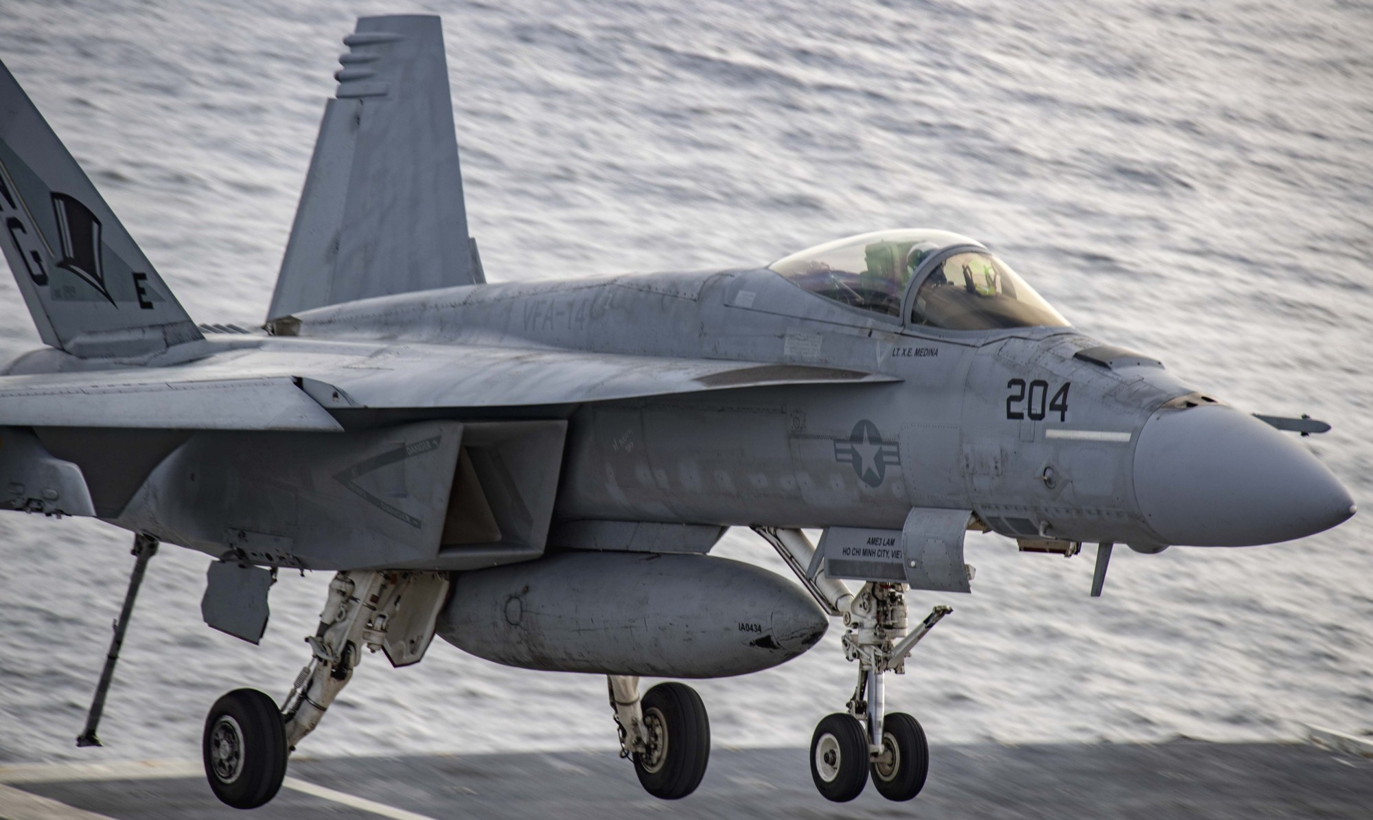 vfa-14 tophatters strike fighter squadron f/a-18e super hornet cvn-72 uss abraham lincoln cvw-9 2023 102