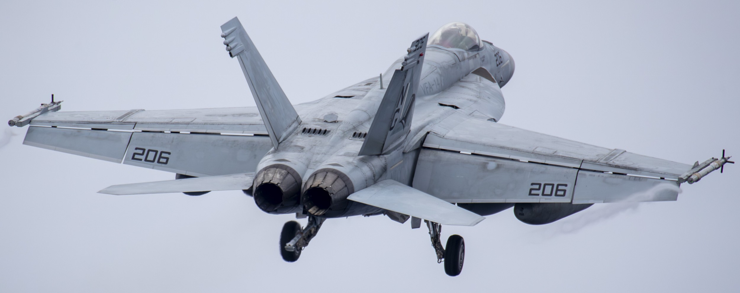 vfa-14 tophatters strike fighter squadron f/a-18e super hornet cvn-72 uss abraham lincoln cvw-9 january 2024 104