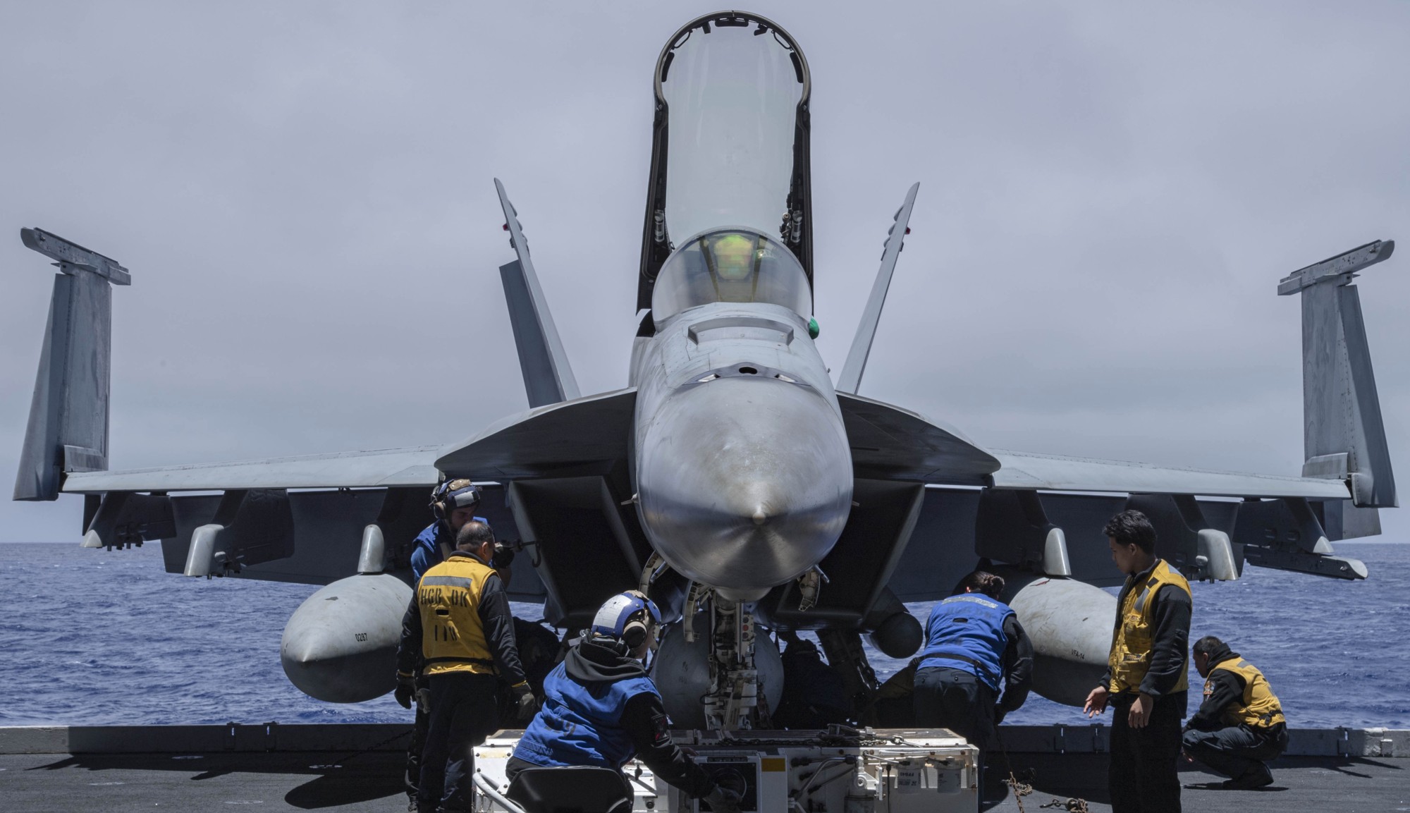 vfa-14 tophatters strike fighter squadron f/a-18e super hornet cvn-72 uss abraham lincoln cvw-9 2024 108