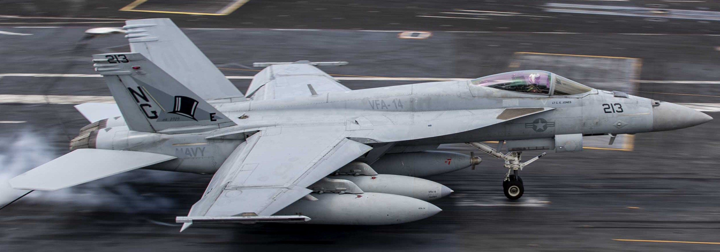 vfa-14 tophatters strike fighter squadron f/a-18e super hornet cvn-72 uss abraham lincoln cvw-9 109