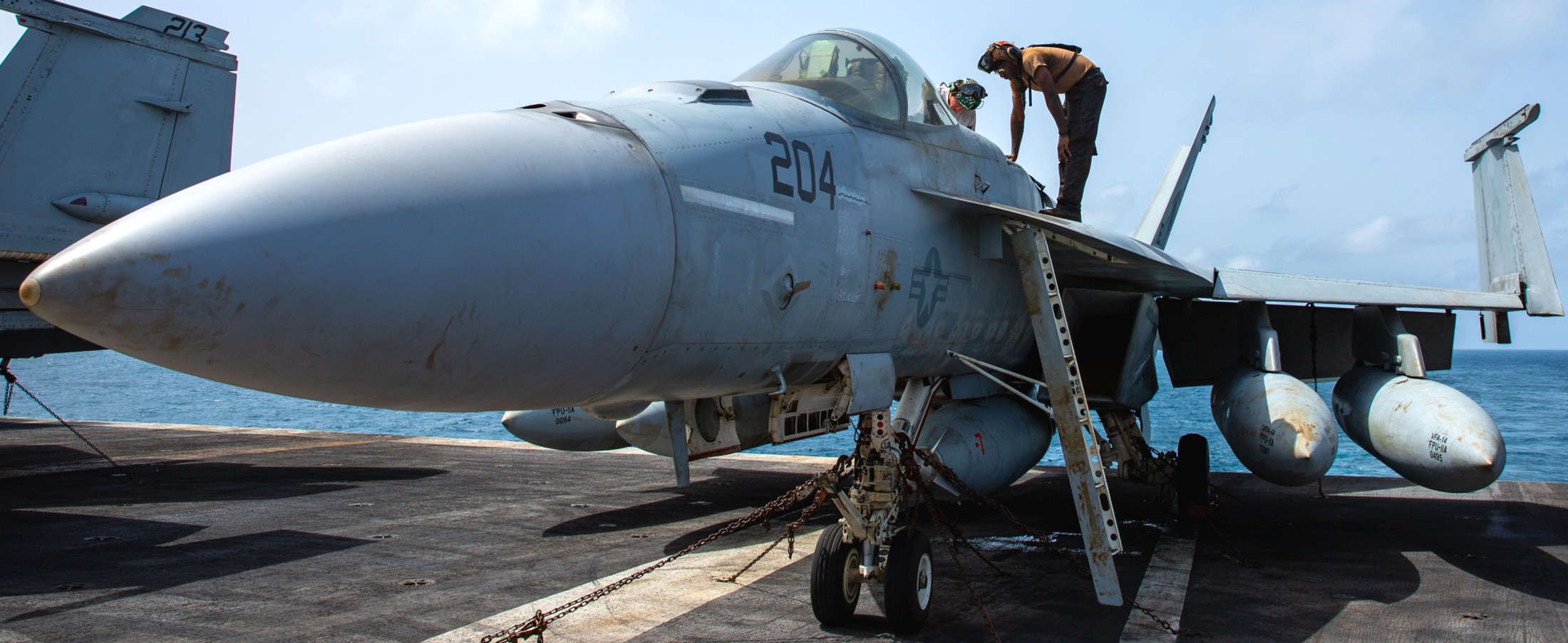 vfa-14 tophatters strike fighter squadron f/a-18e super hornet cvn-72 uss abraham lincoln cvw-9 2024 112